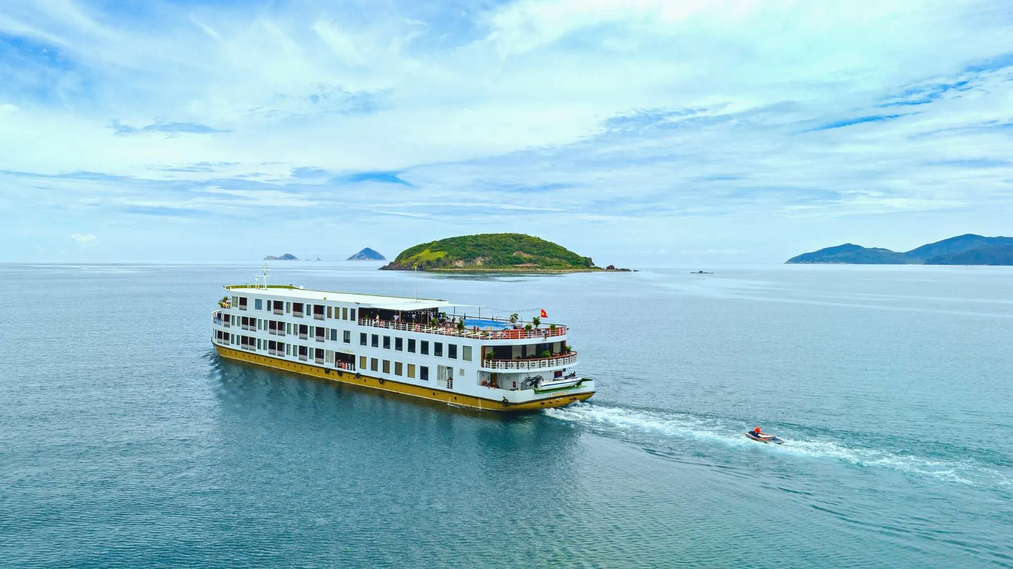 Cruising the mighty river