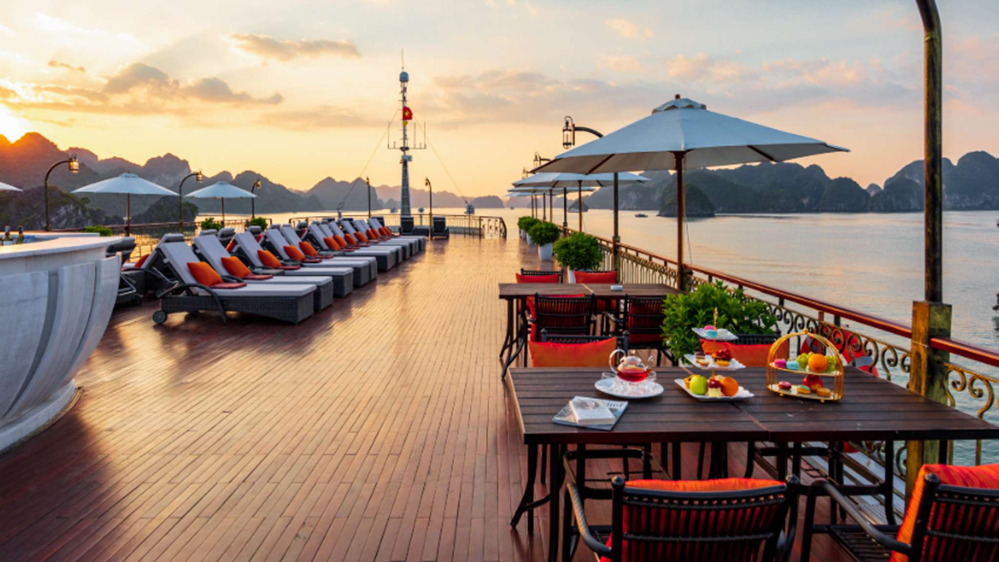 The large sundeck is a perfect spot for chilling out and organizing special events.