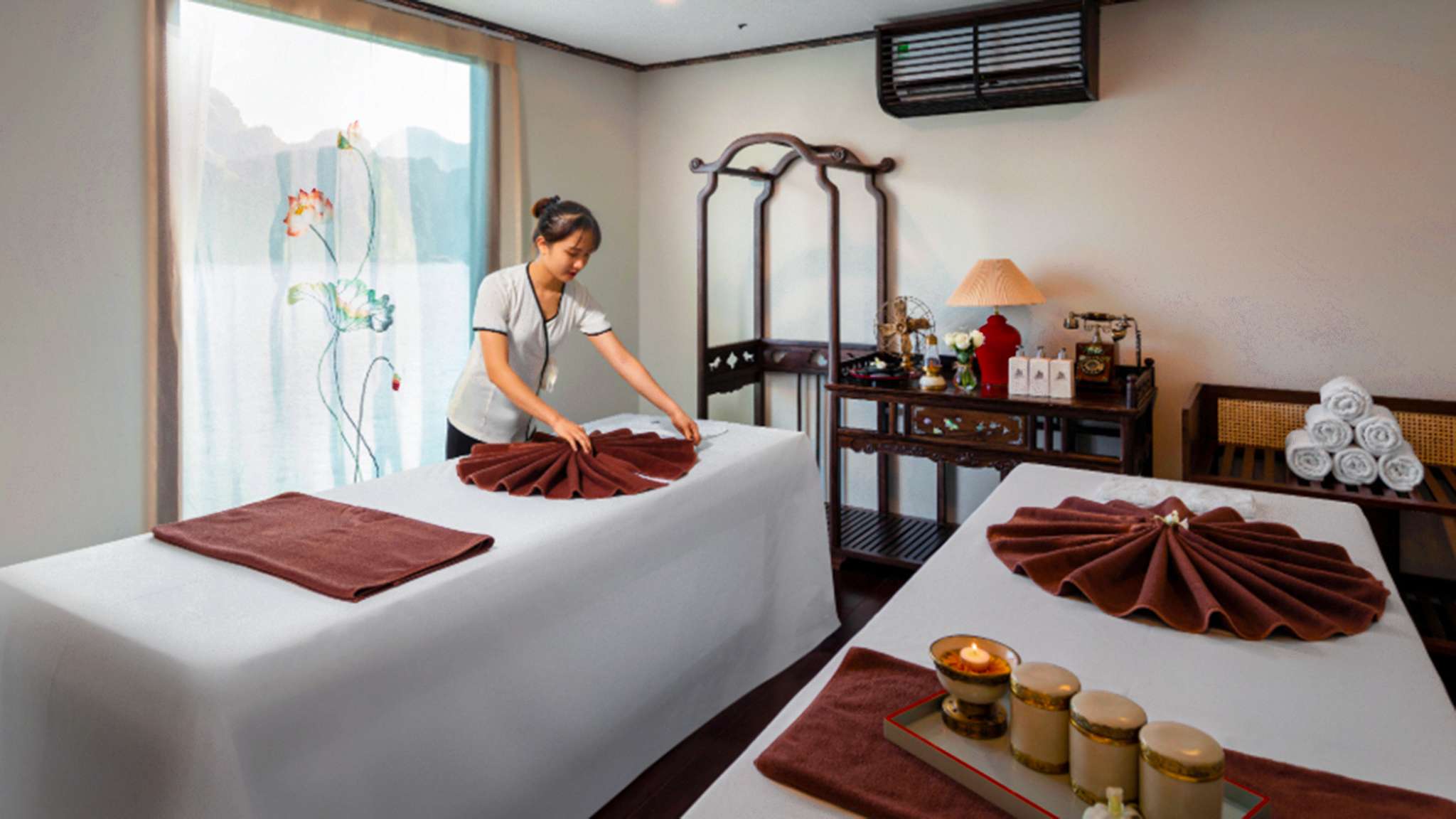 The luxurious spa is equipped with state-of-the-art furniture and cozy decorations.