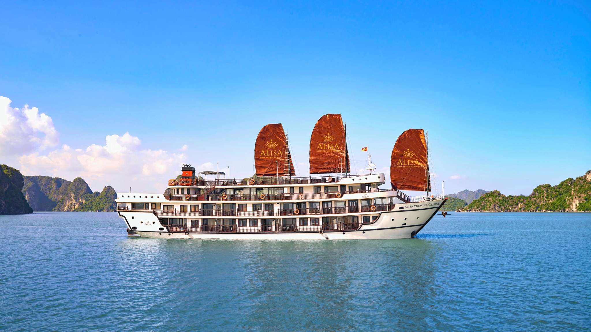 Alisa Premier Cruise boasts the Vietnamese traditional style