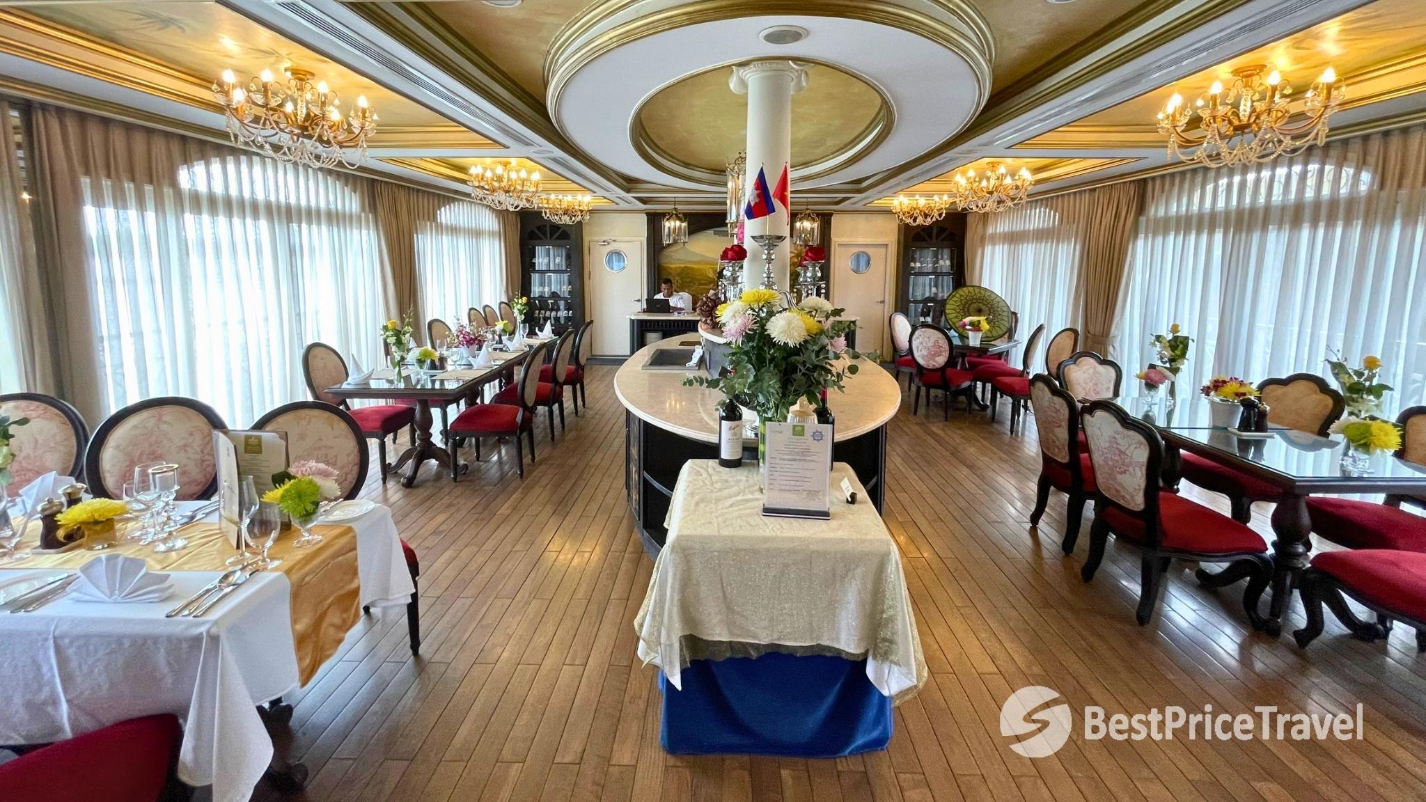 Luxury Restaurant With Aristocratic Set Up