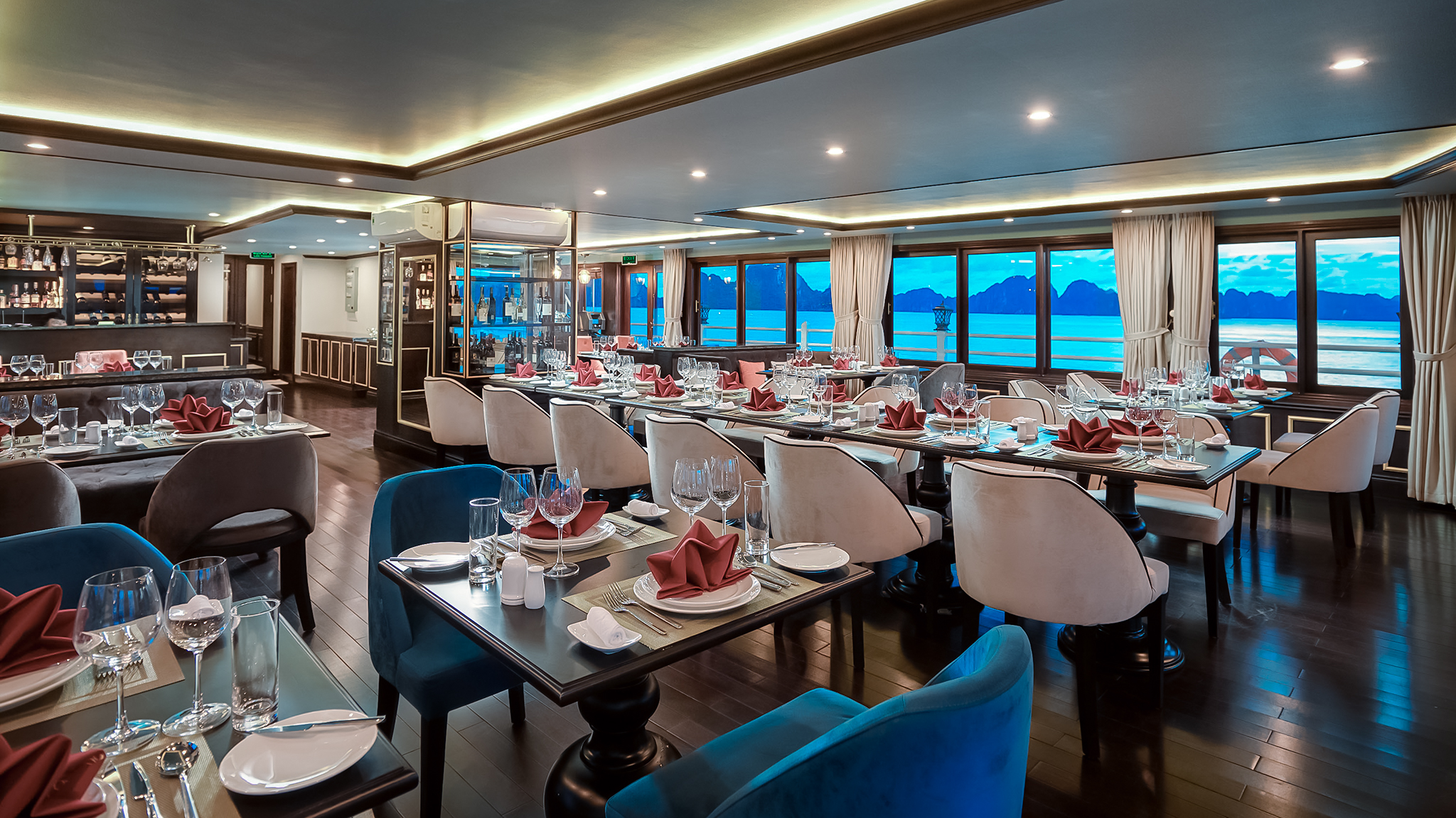 Savor your meals and enjoy the grand view of Halong Bay