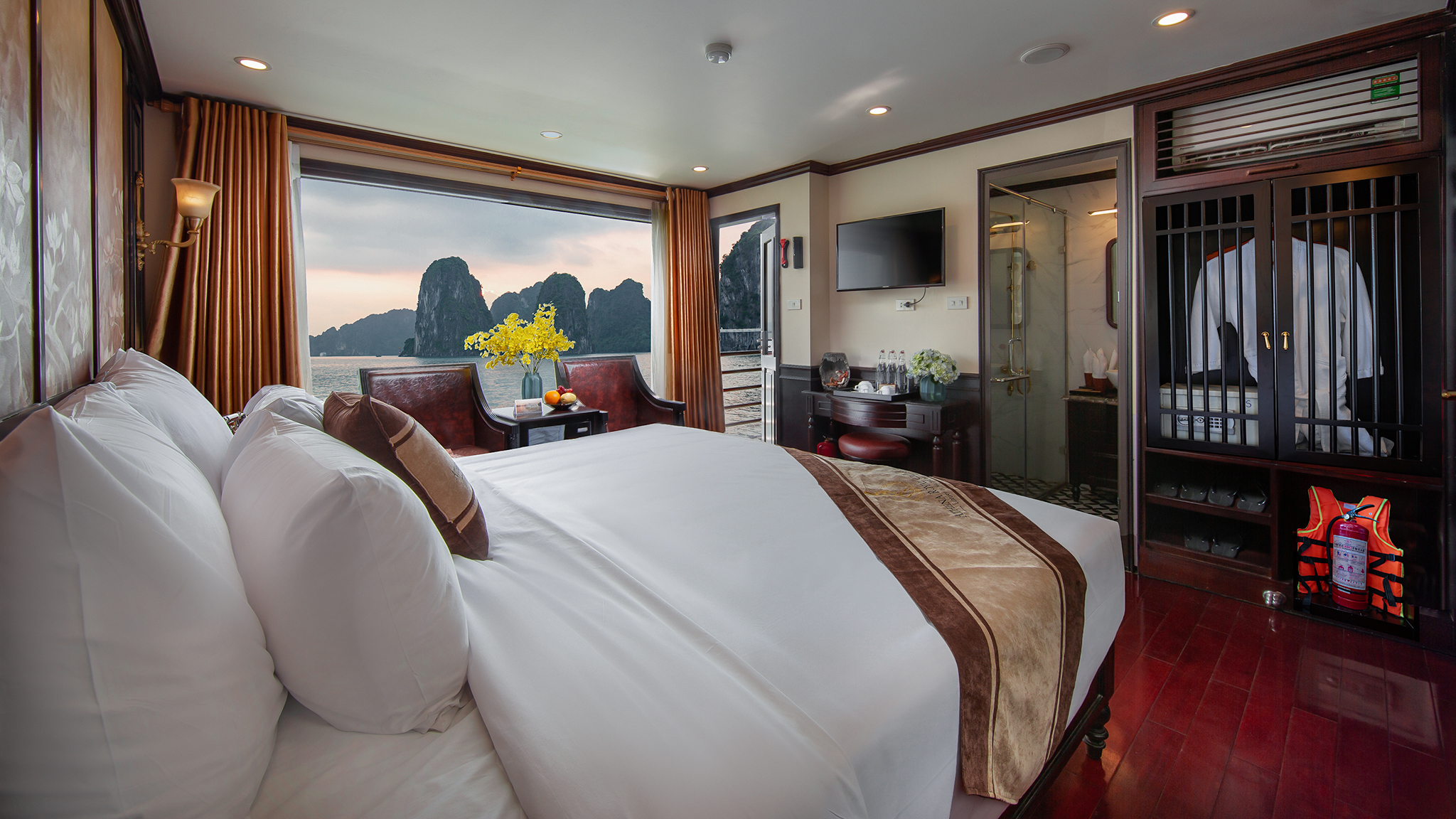 Huge Ocean-view Window