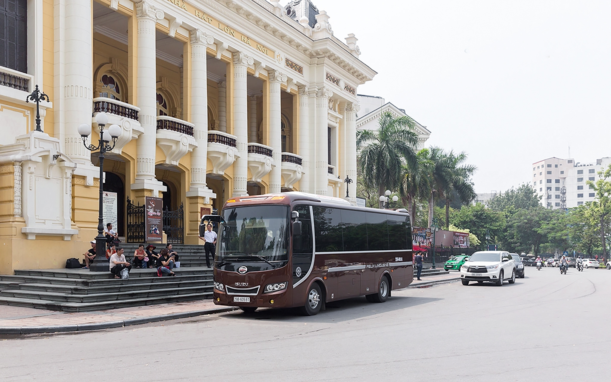 Signature Cruise Halong Bay limousine pick up in Hanoi