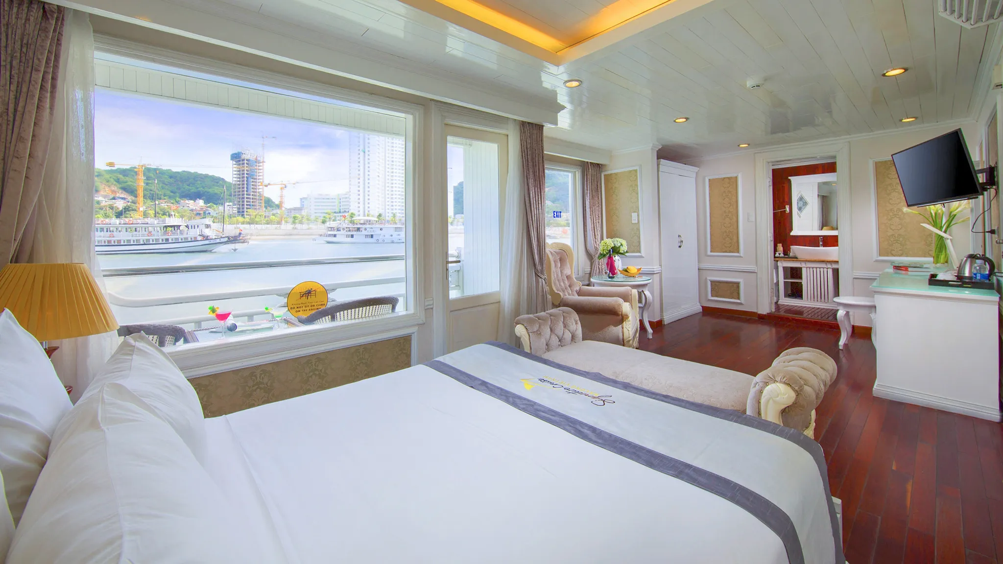 First-class Interior Decoration
