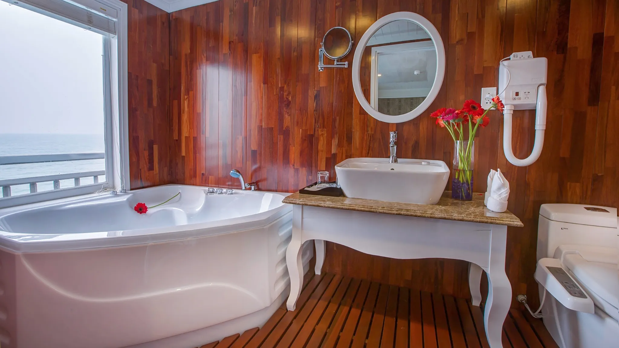 Uwind in the ensuite Jacuzzi