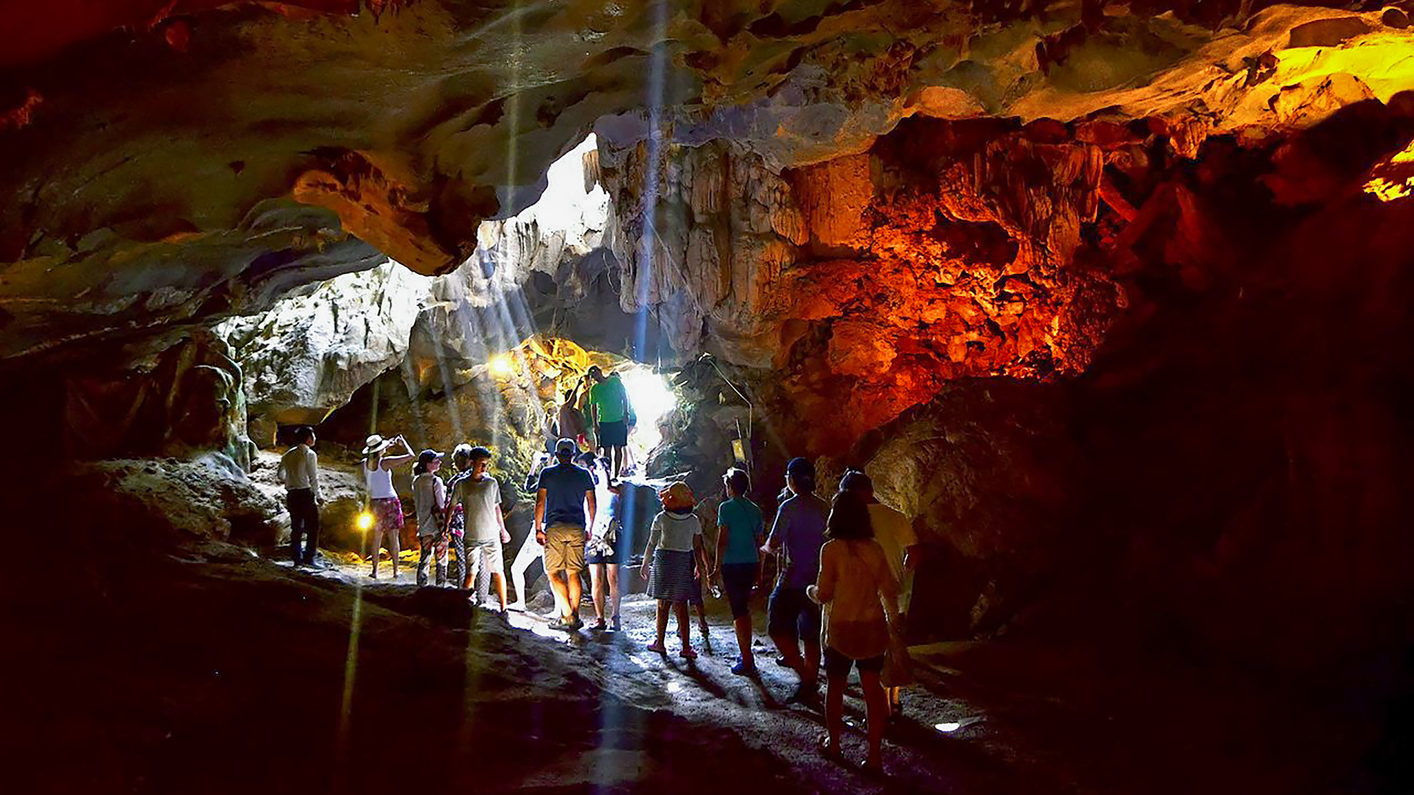 Sung Sot Cave is one of the most popular highlight spots in Halong