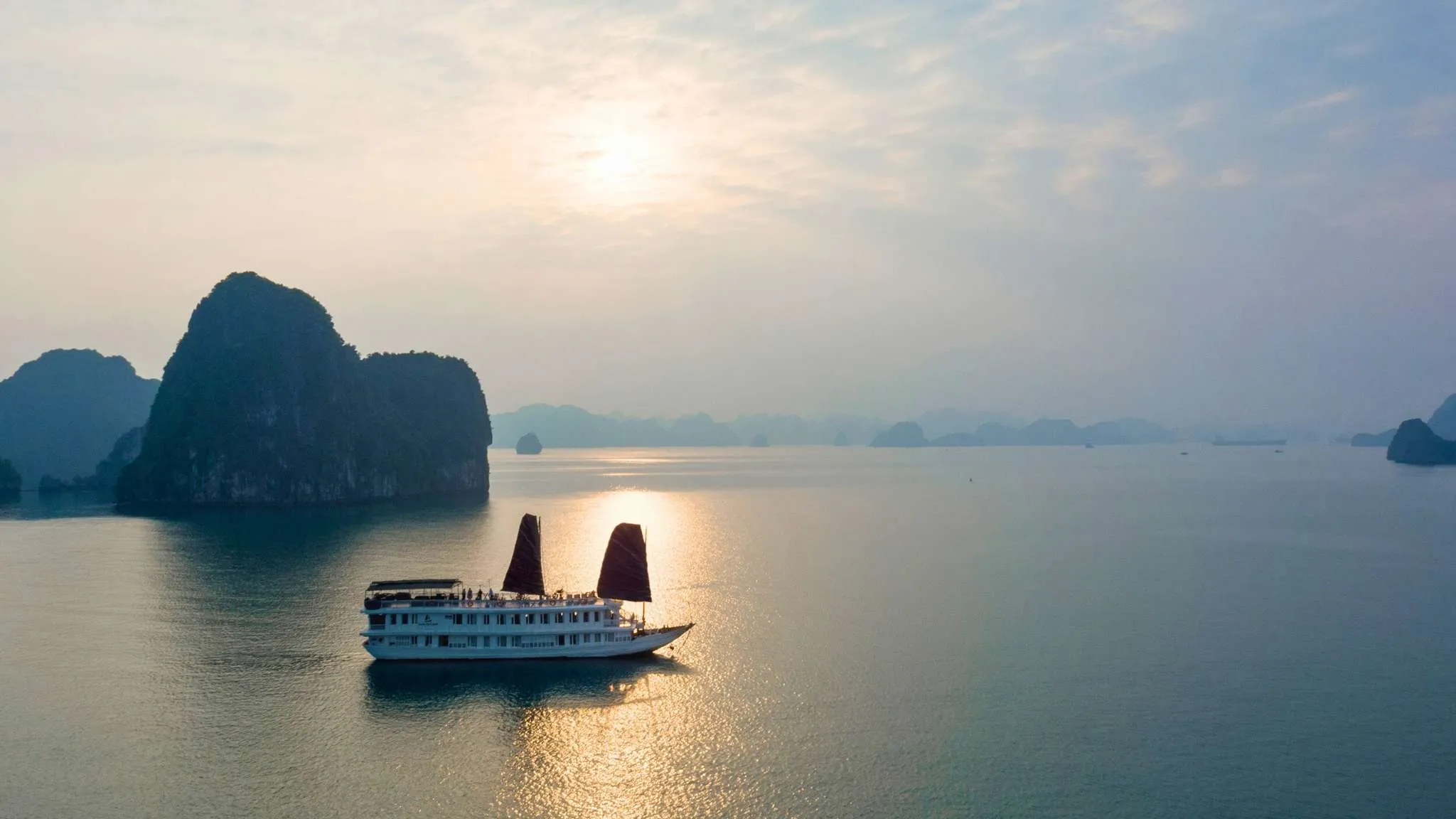 The junk boat Sailing in Bai Tu Long Bay