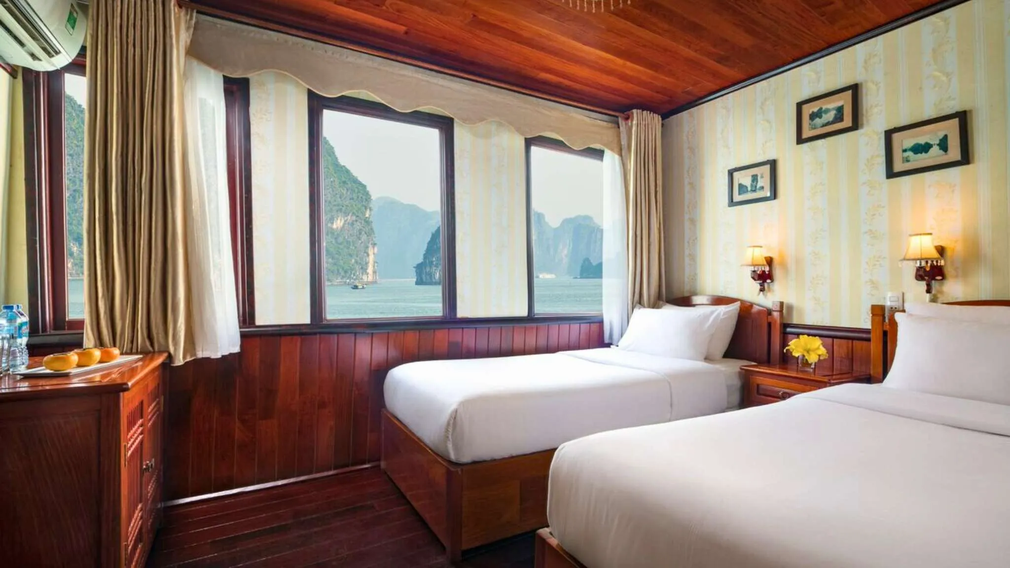 Wooden Cabin with sea-view window