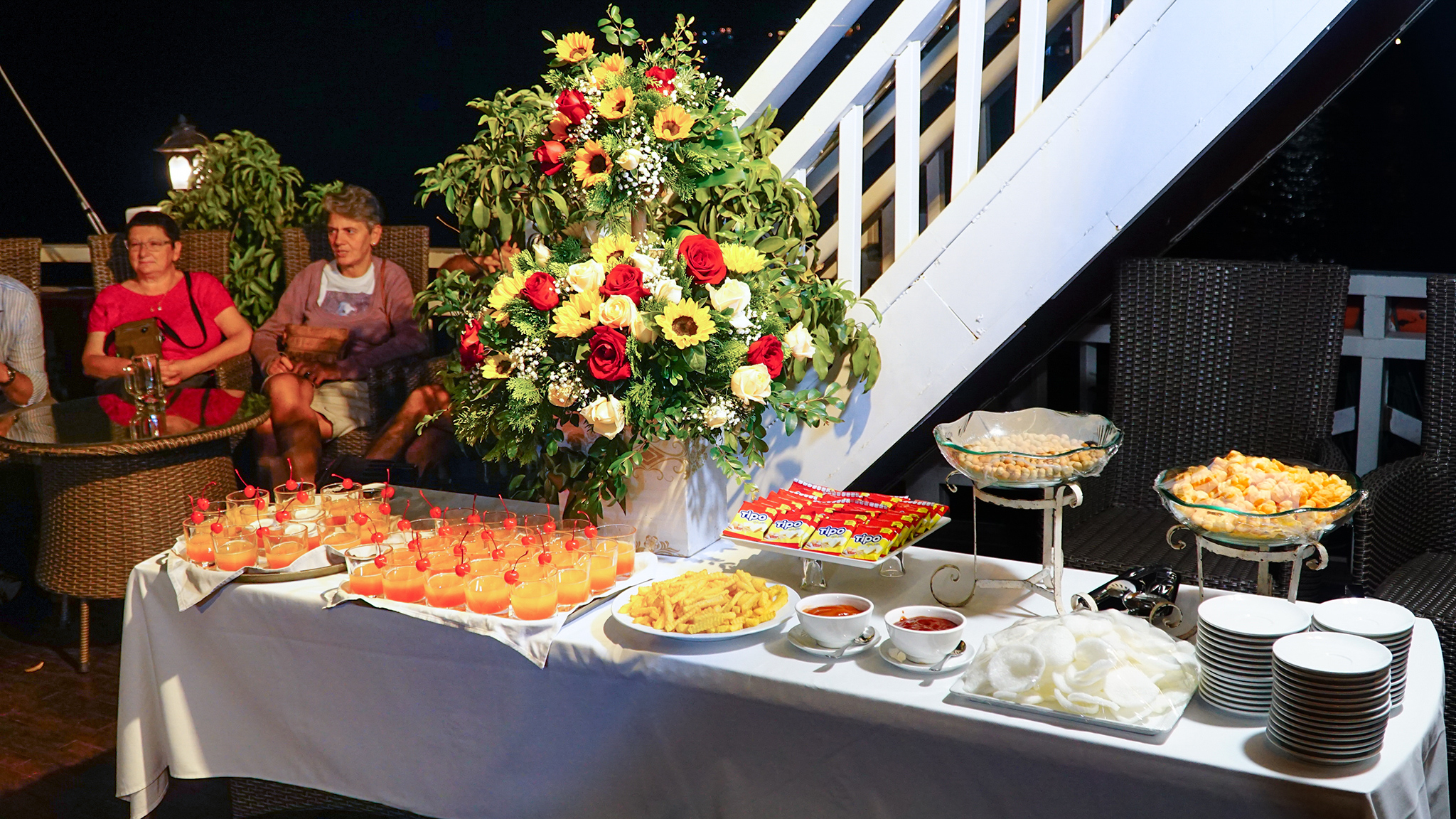 Delicious foods and drinks at the sunset party