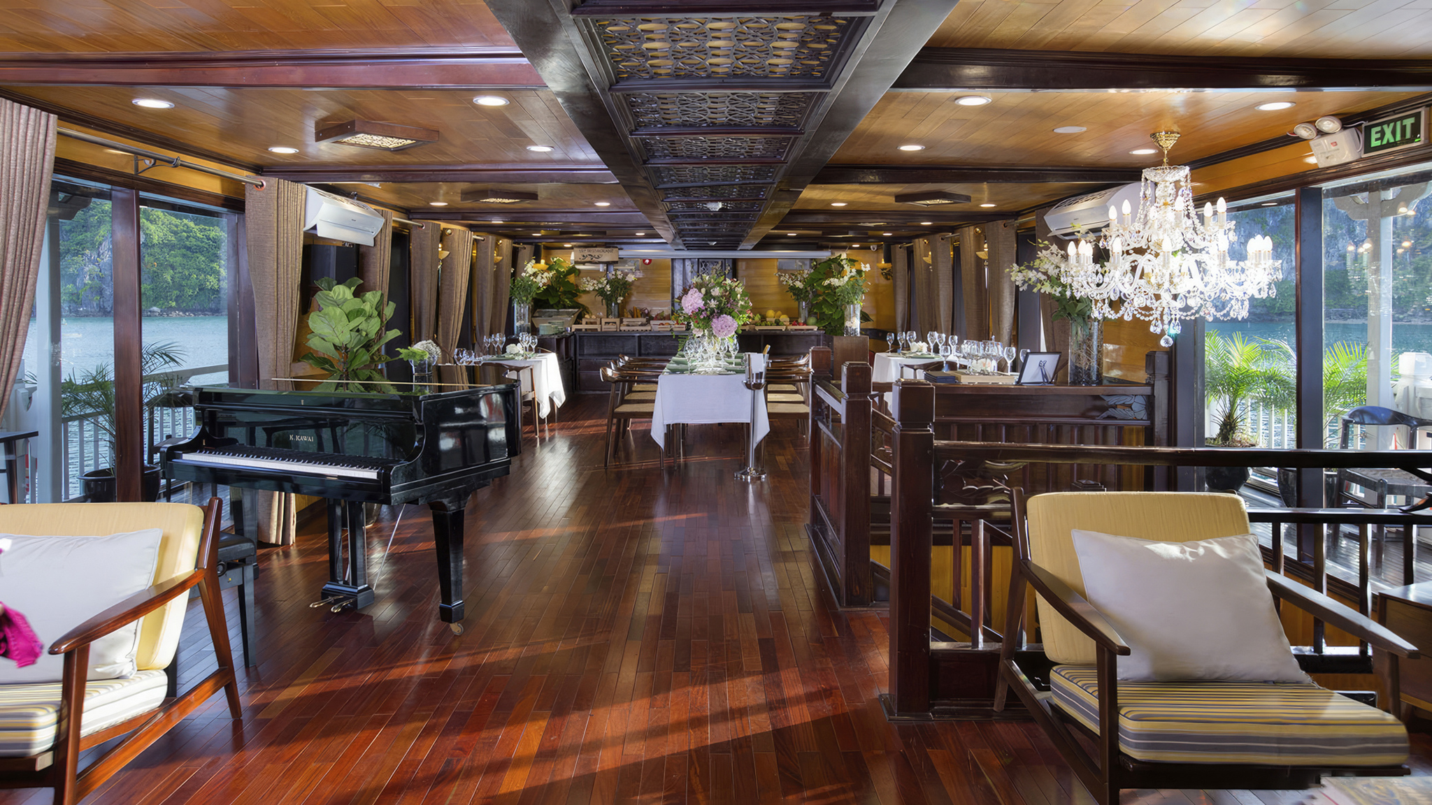 Pleasant public areas on board, using handcrafted wooden interiors
