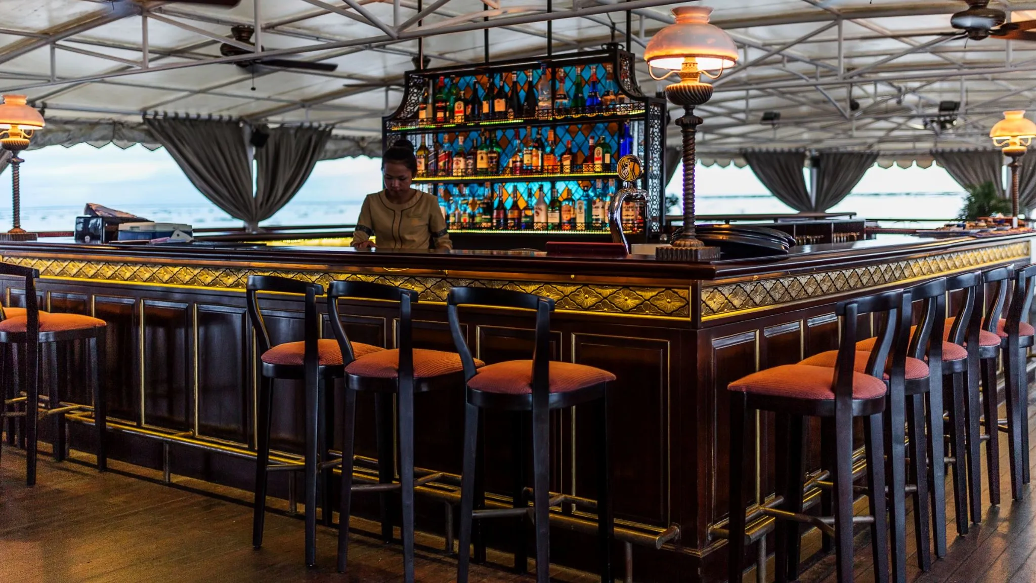 Luxury Bar and Lounge