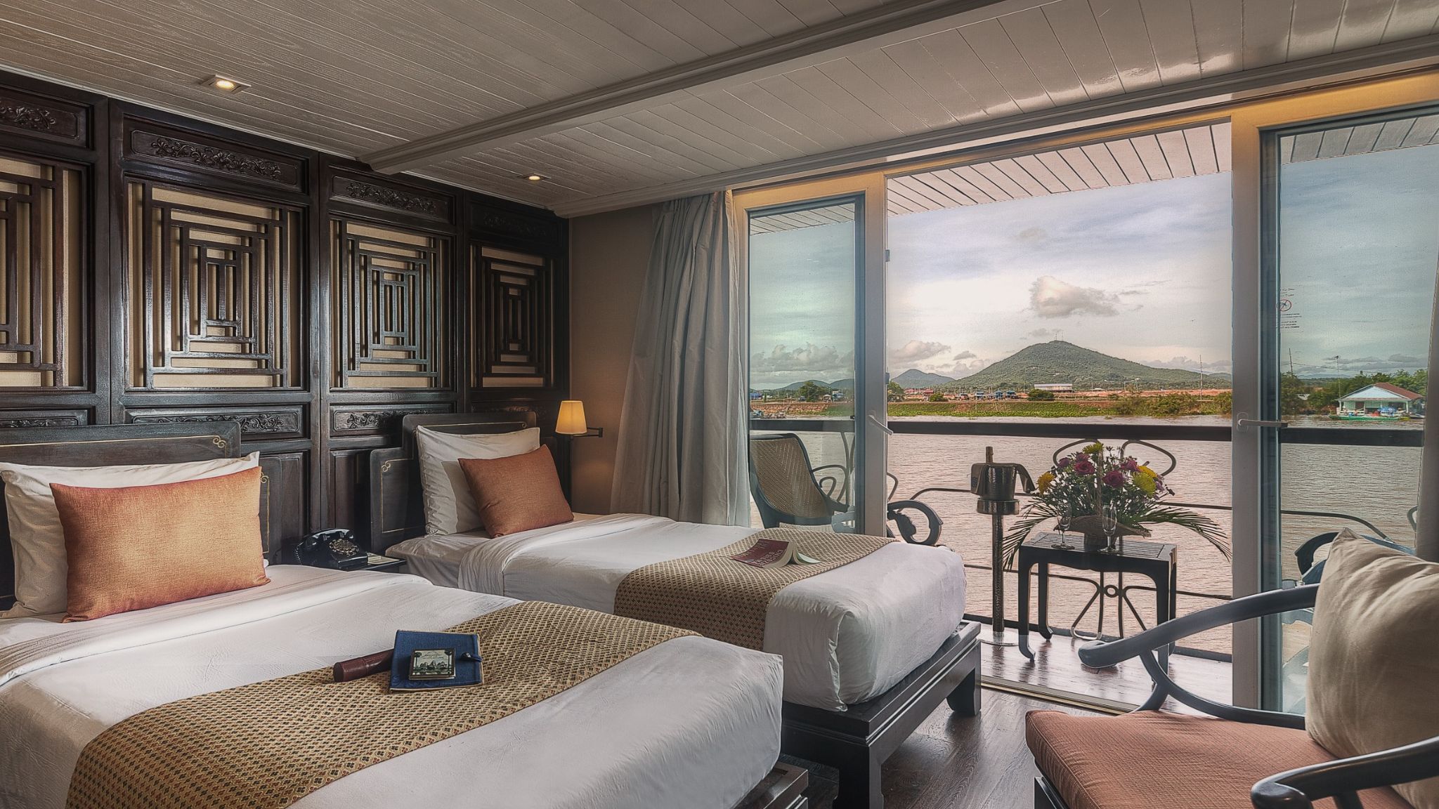 Deluxe Statesroom Overview