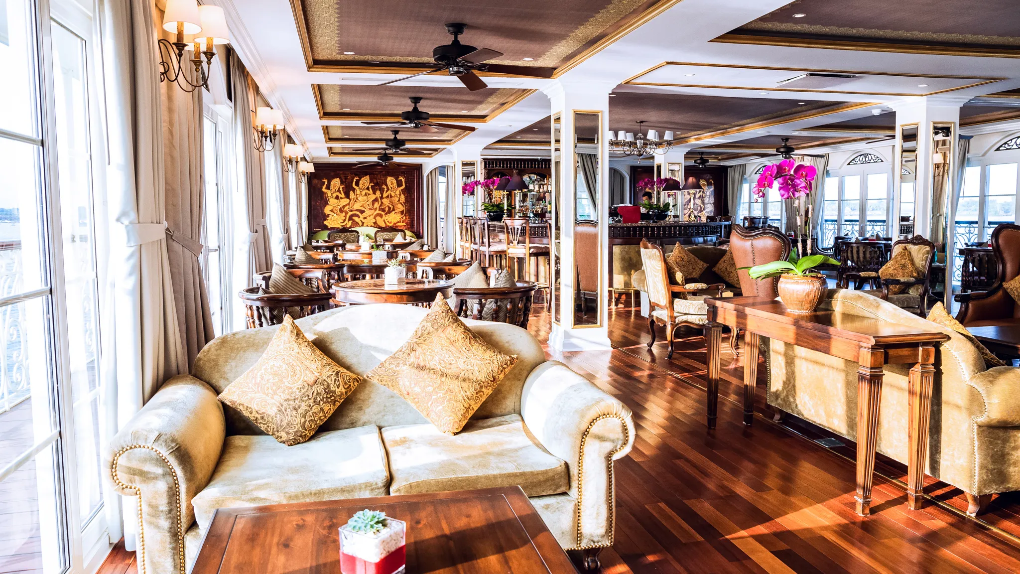 Excellent lounge onboard