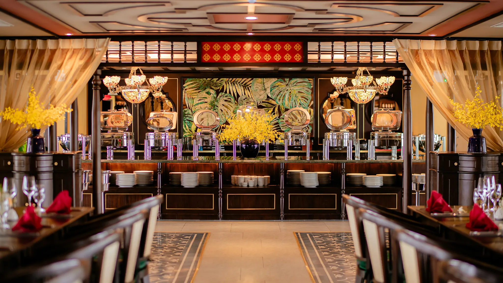 The highclass restaurant onboard