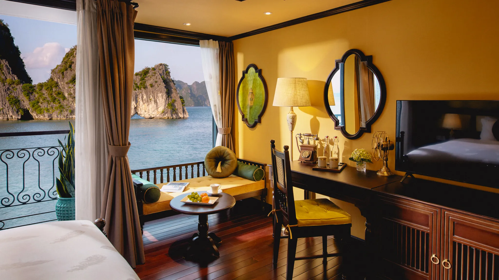 Delicate corner with impressive bay view