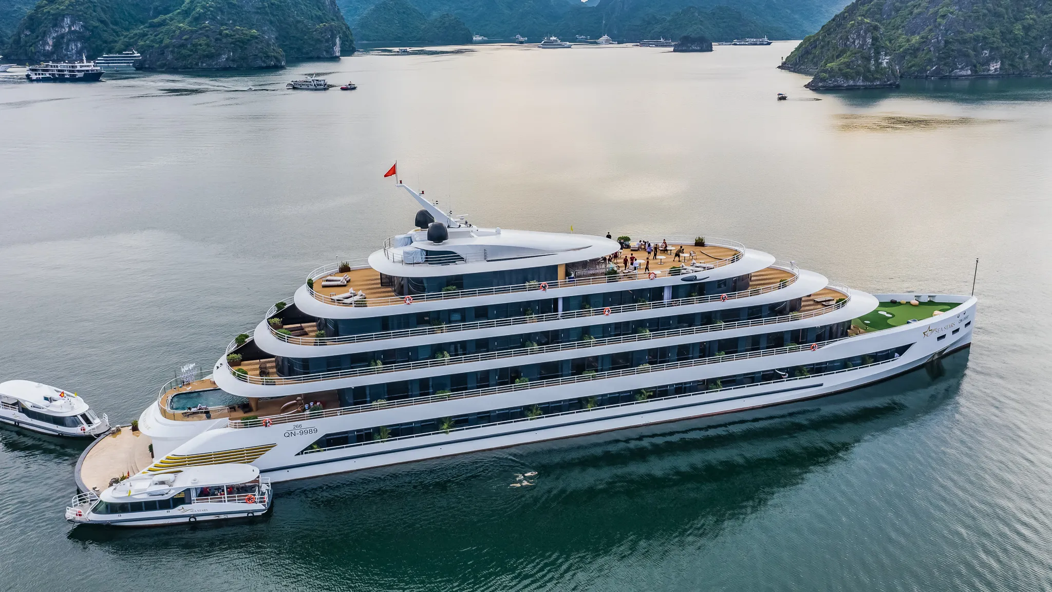 Immense Modern Sea Stars Yacht