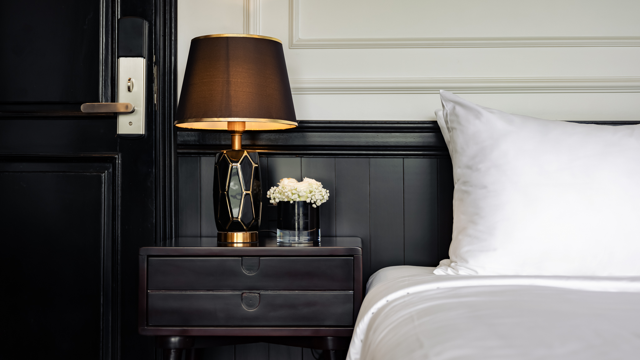 Cabin features Semi-modern style