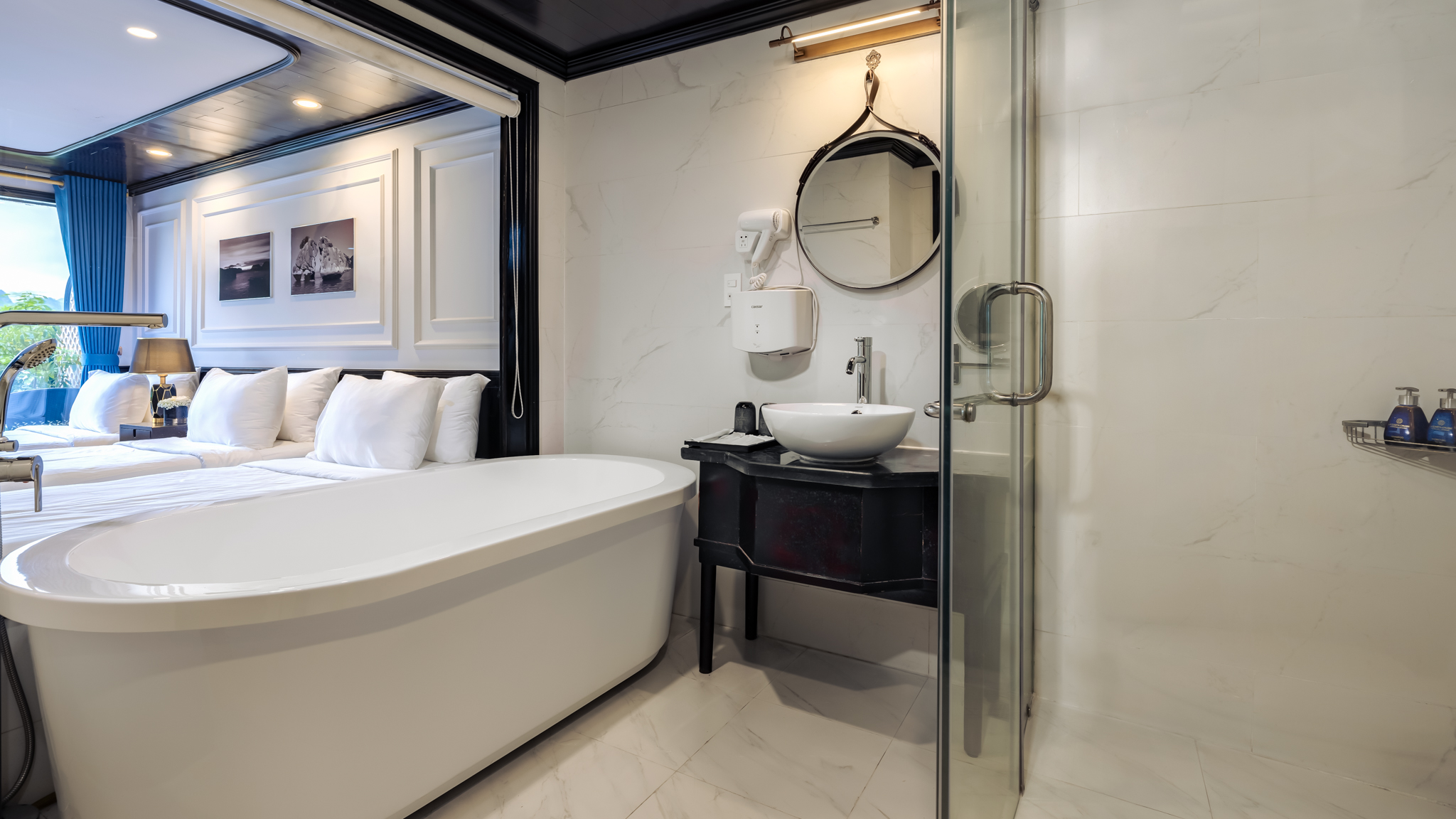 Luxury bathroom with Private Bathtub