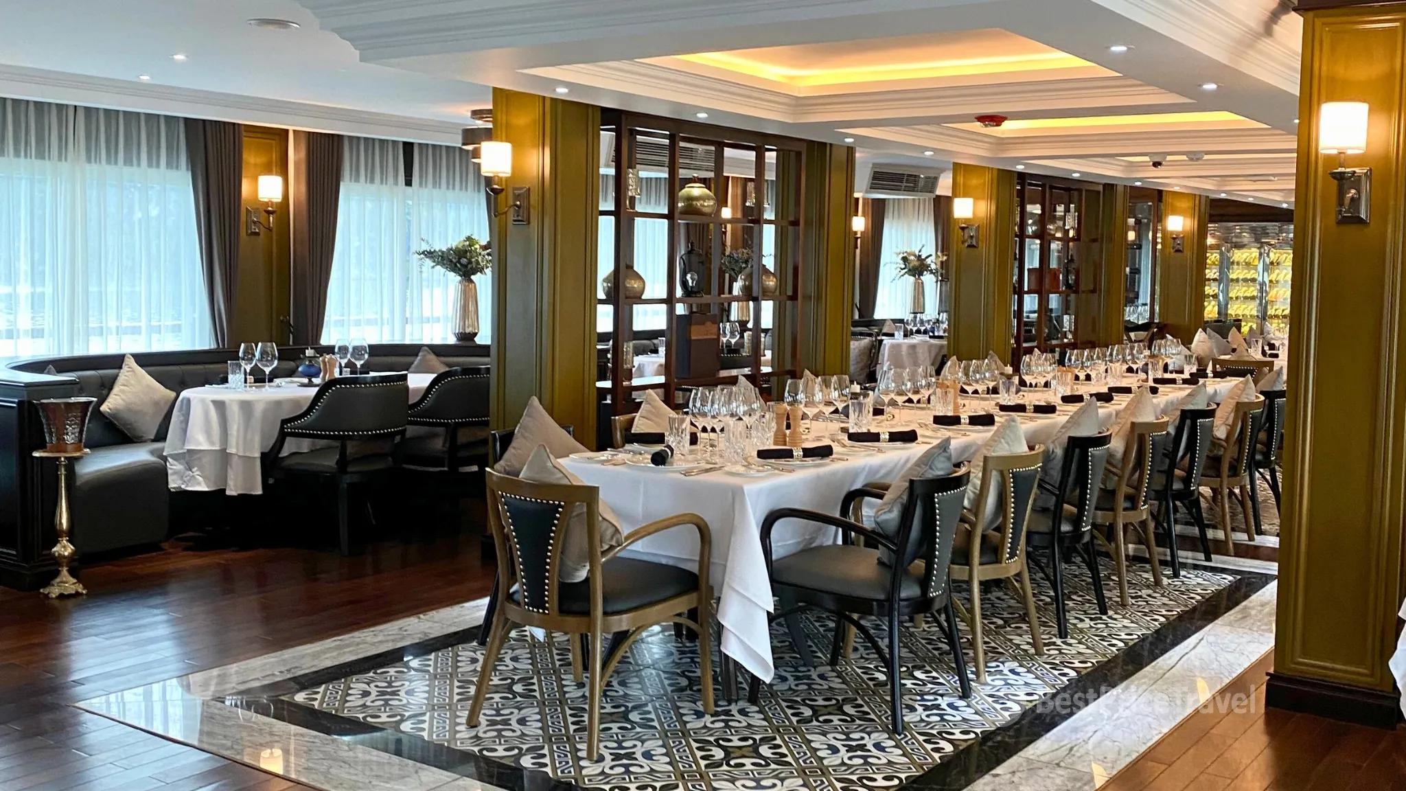 Sumptuous La Espacia Restaurant