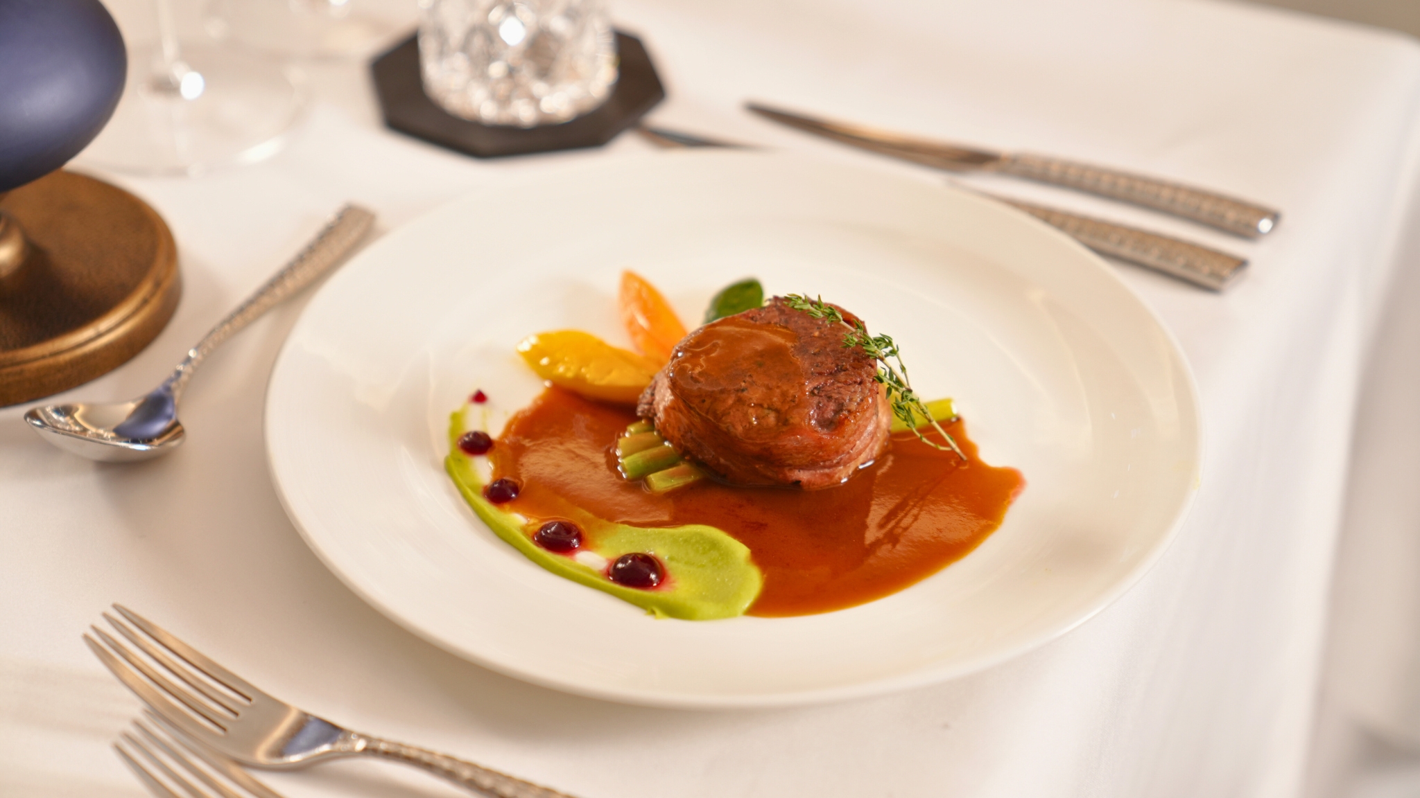 Flavorful Western dish for fine dining on board