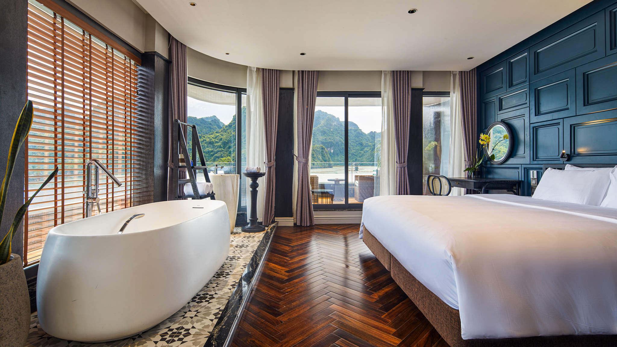 In-room Bathtub Suitable for Couples