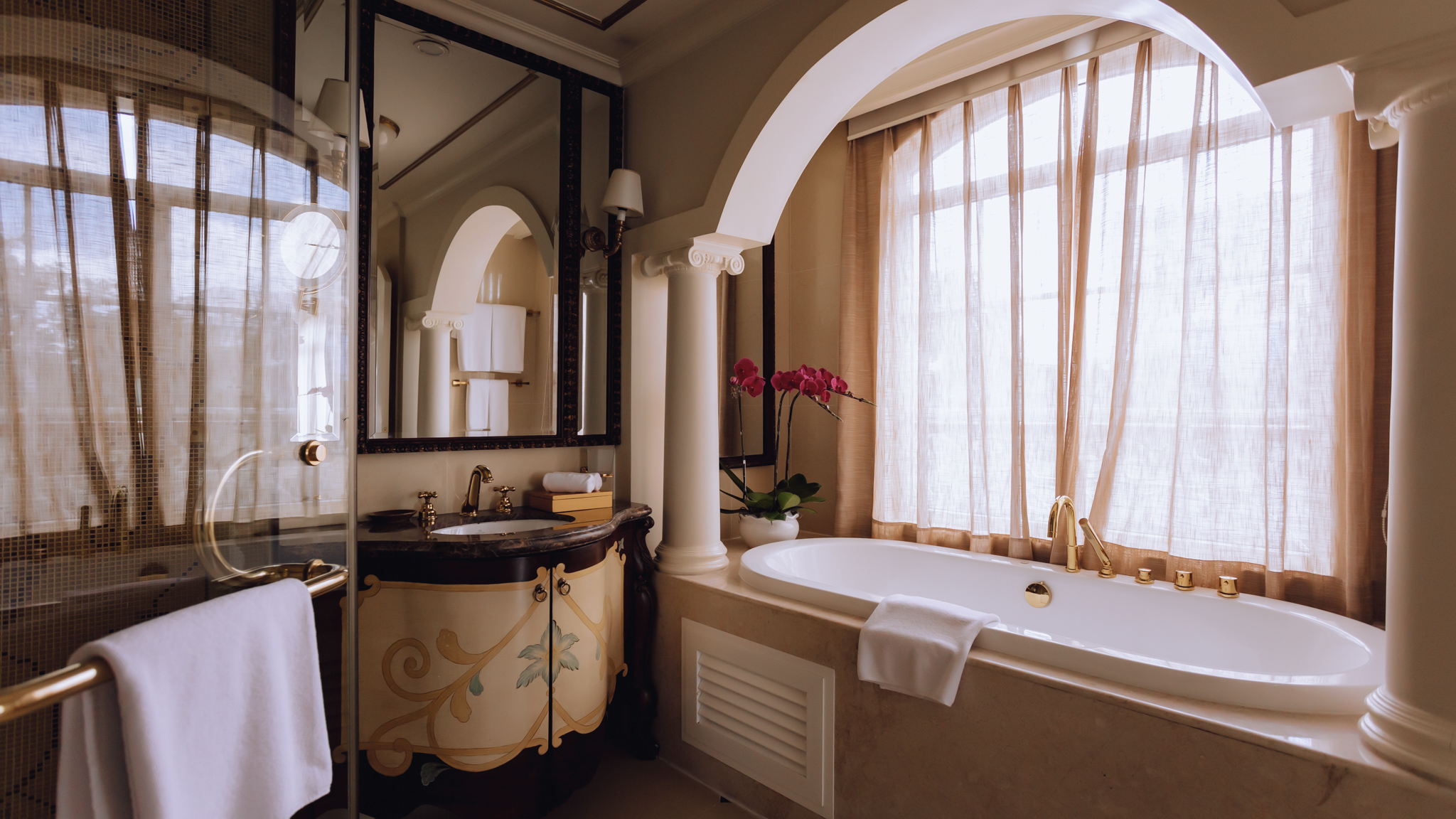 Royal Bathroom Decoration