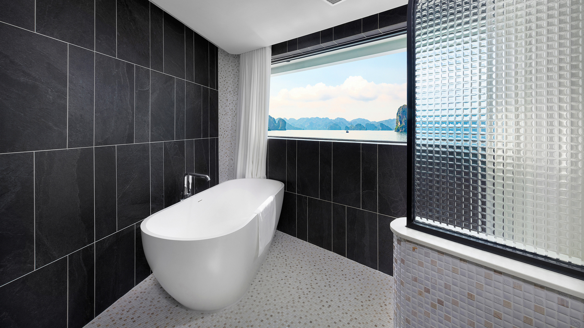 See the wonderful view while bathing