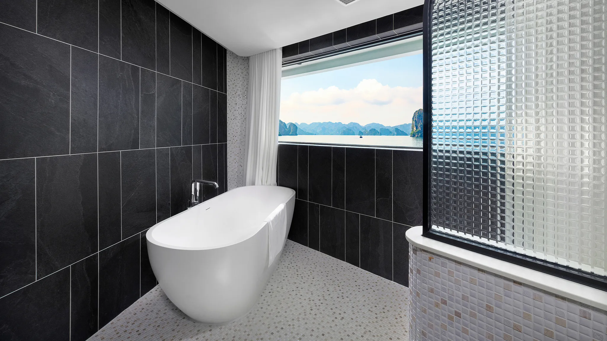 See the wonderful view while bathing