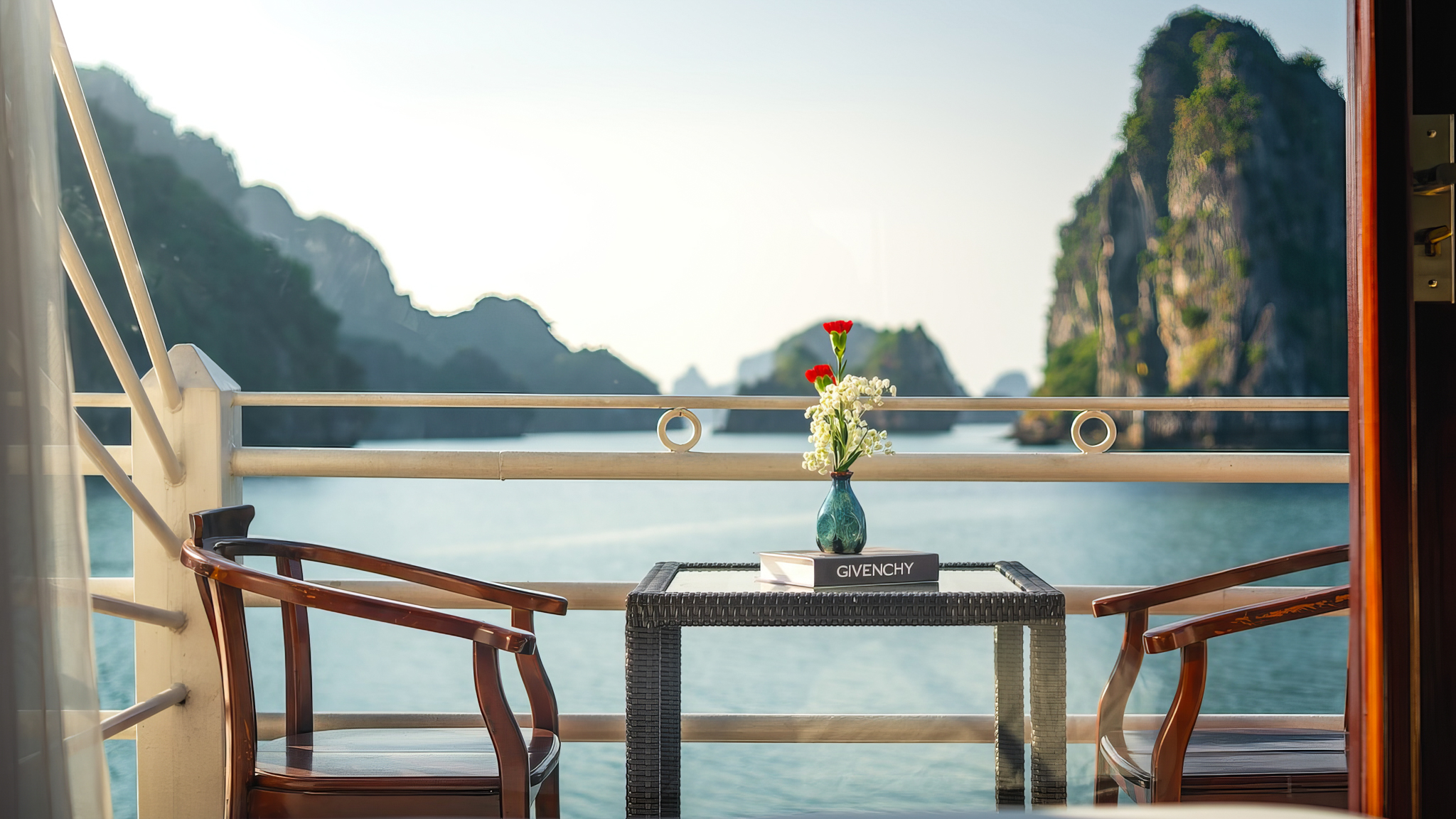 Witness stunning Bai Tu Long