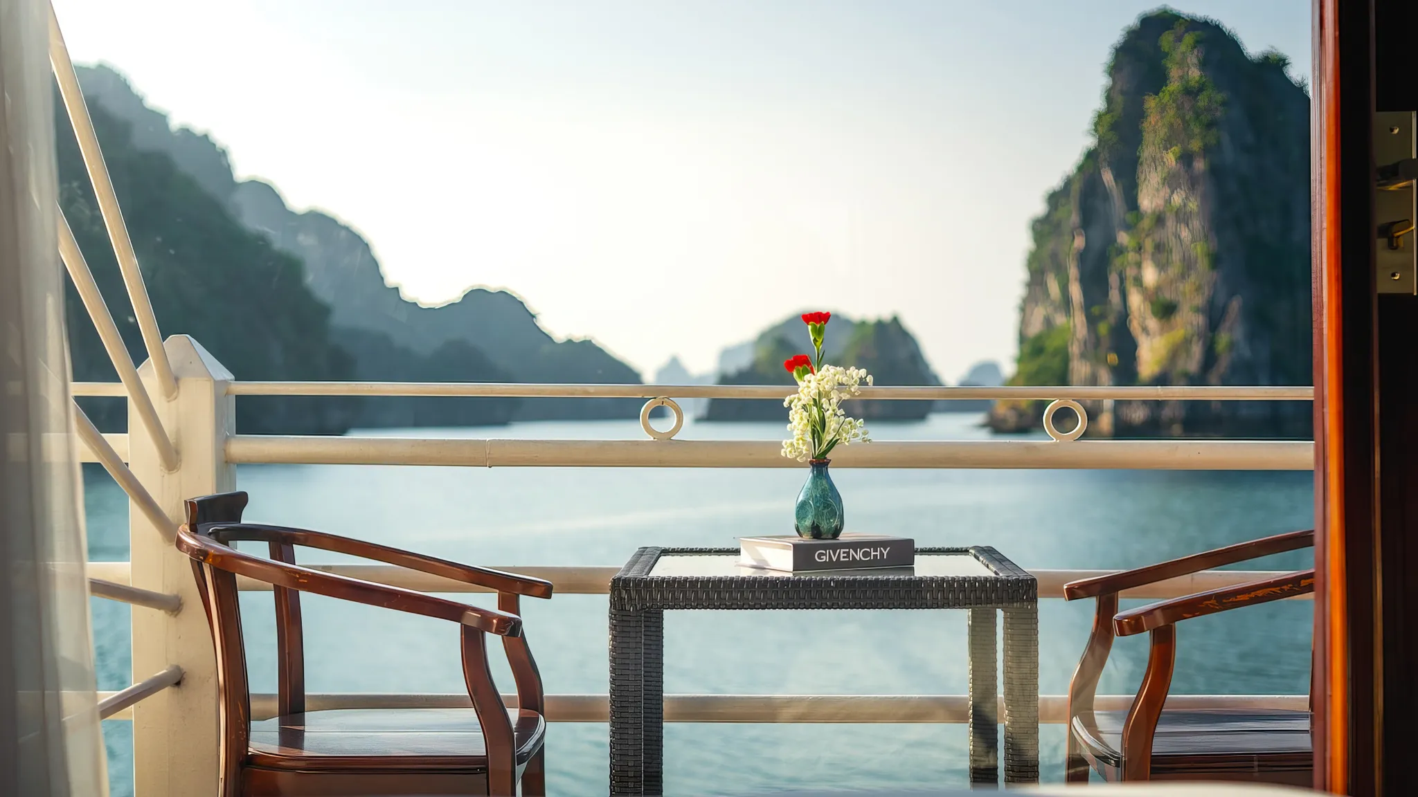 Witness stunning Bai Tu Long