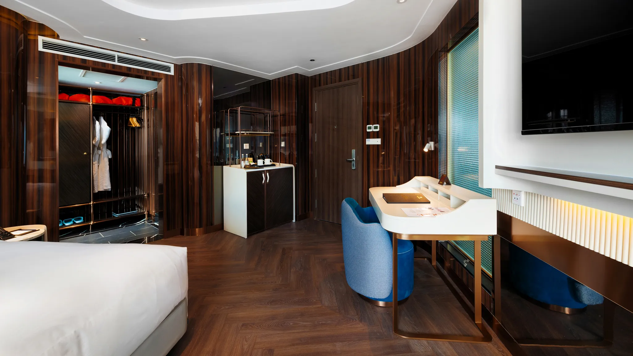 Large space equipped with modern furnishings