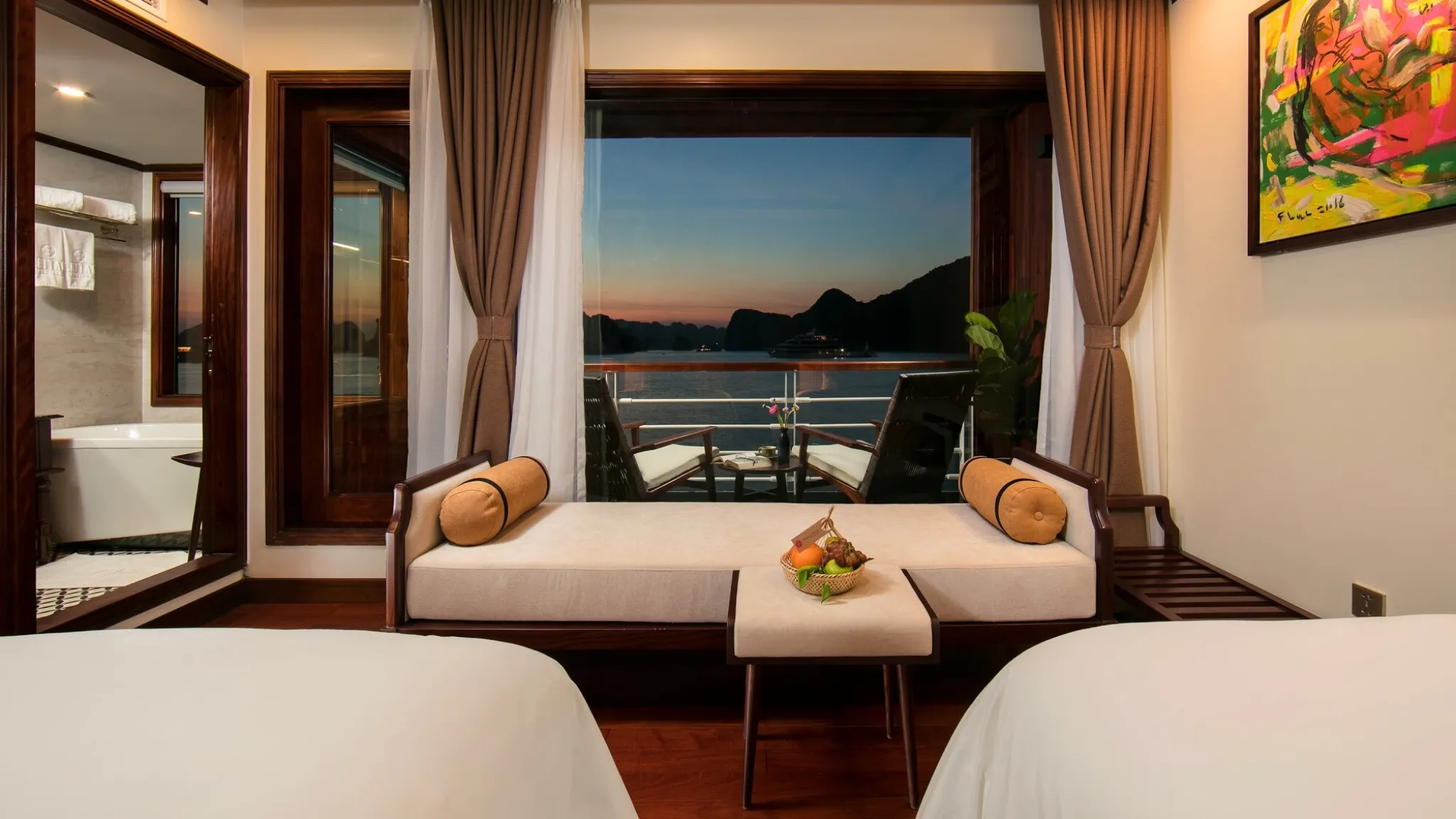 Floor-to-ceiling Window