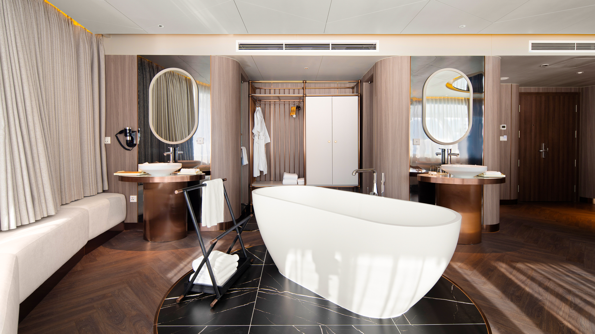 The spacious and luxurious bathroom