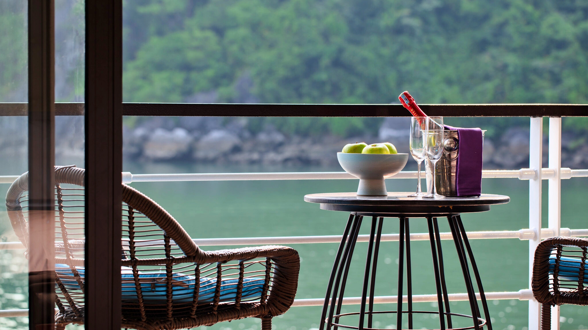 Airy Private Balcony