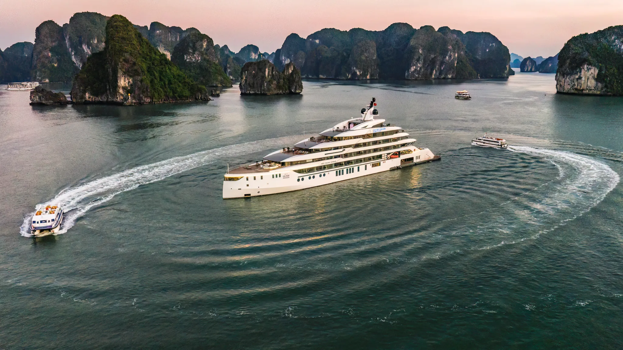 Modern Yacht in 6-star Standard