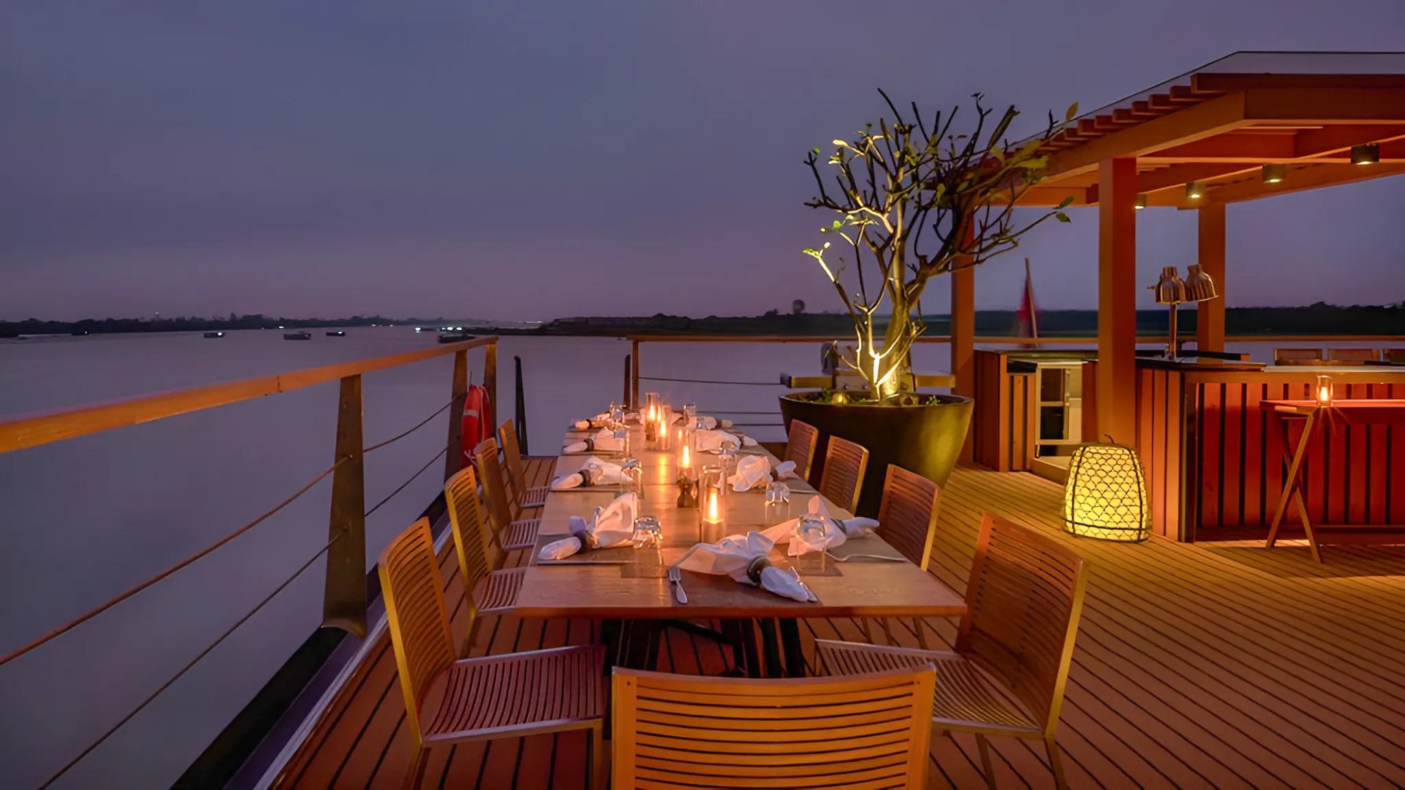 Romantic Outdoor Dining