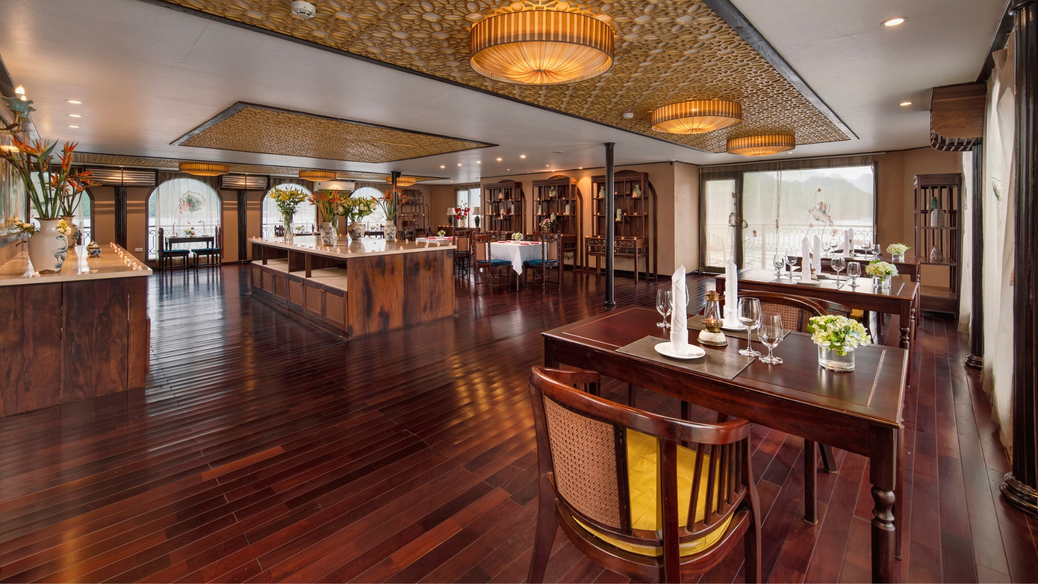 El comedor &iacute;ntimo est&aacute; personalizado para grupos peque&ntilde;os y fiestas privadas.