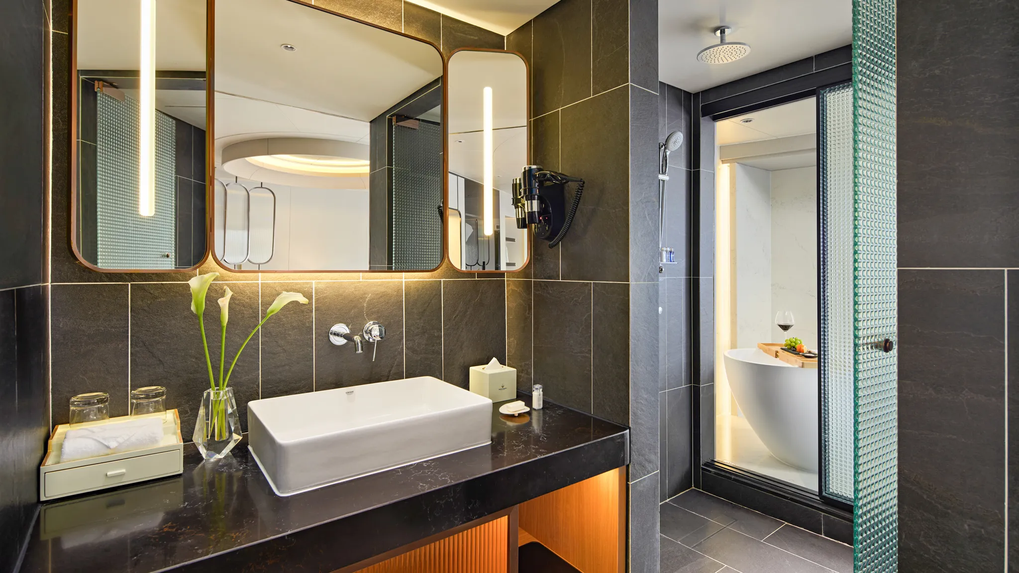 En-suite Bathtub