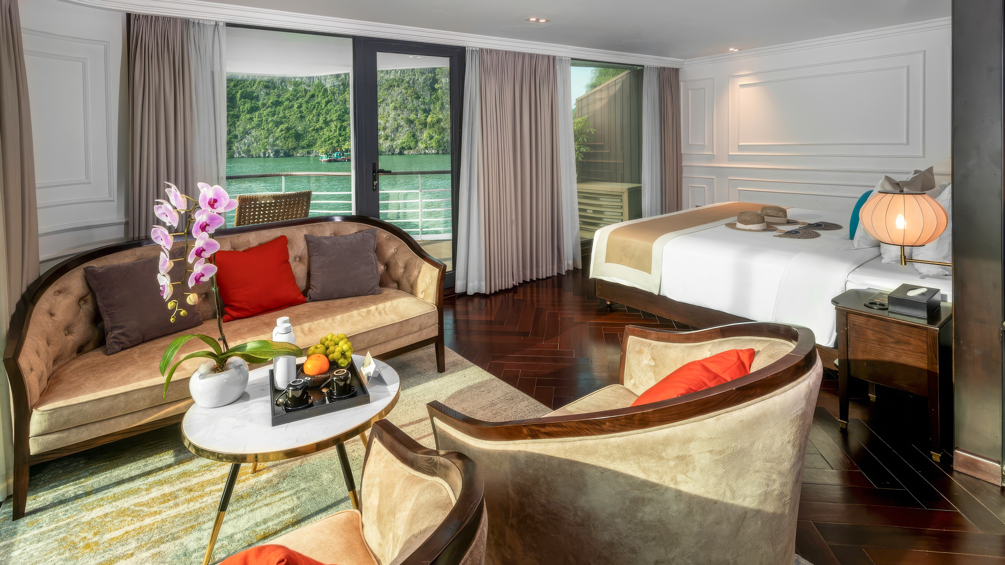 Sunlit chamber with private terrace