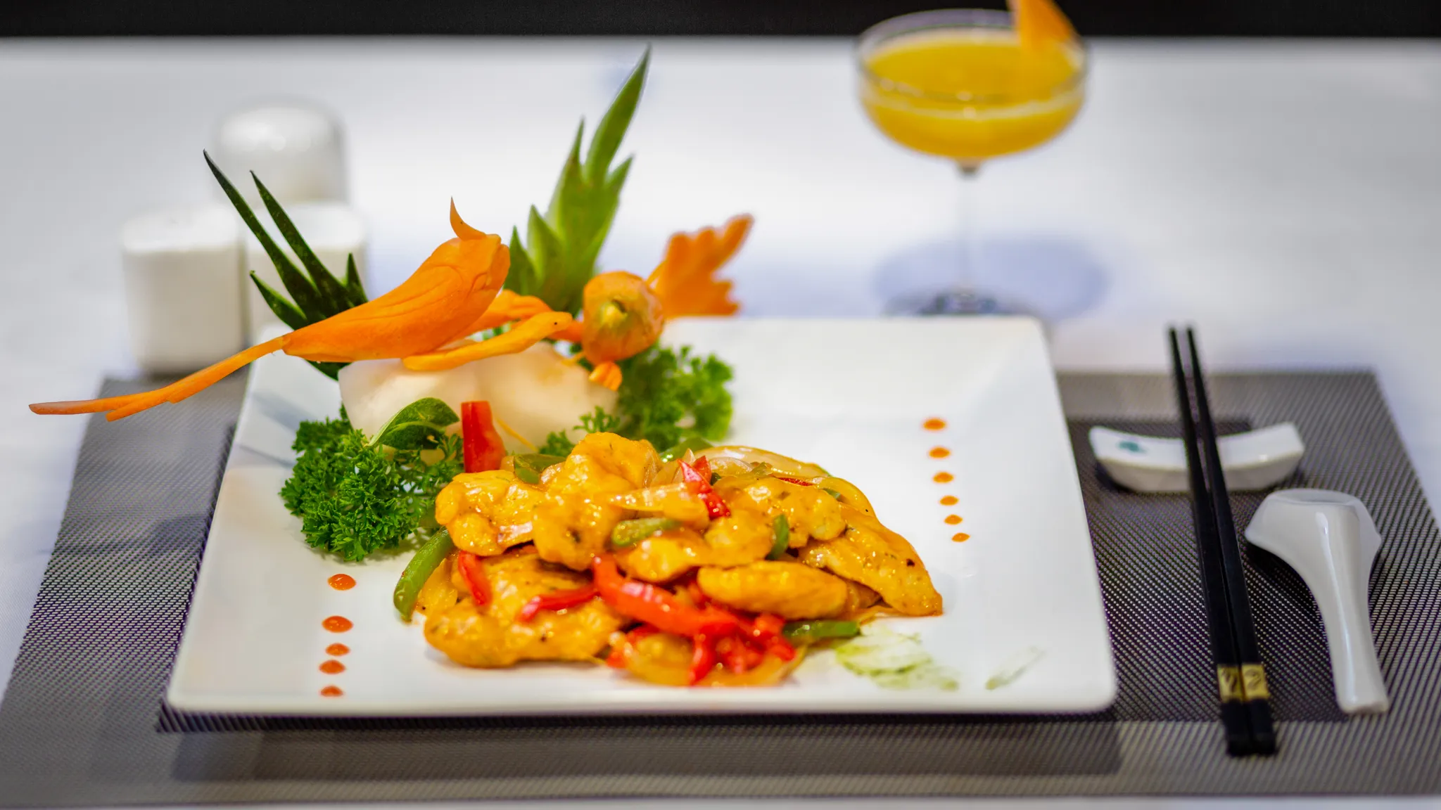 elicious Seafood With Creative Decor