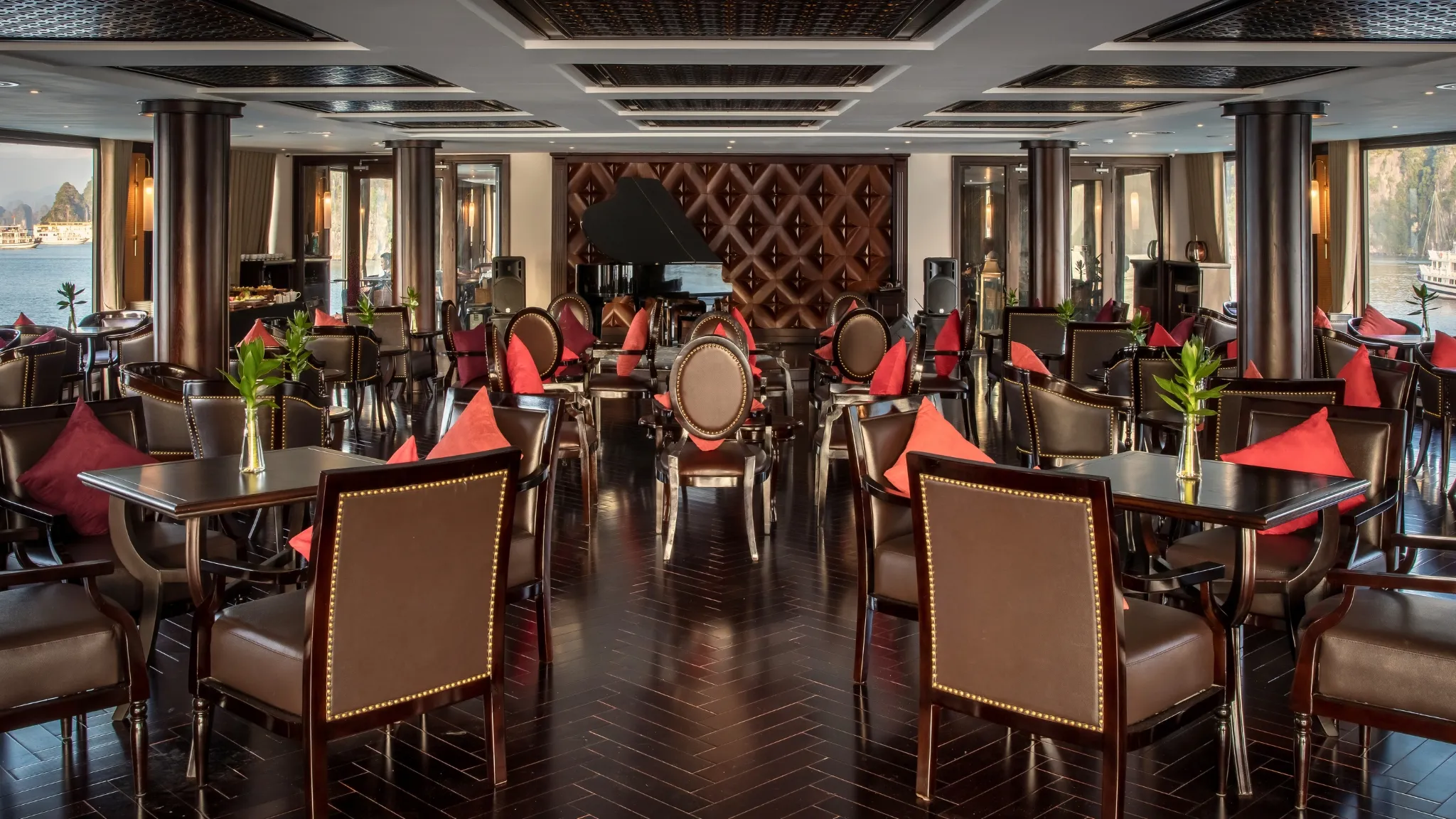 Piano Lounge