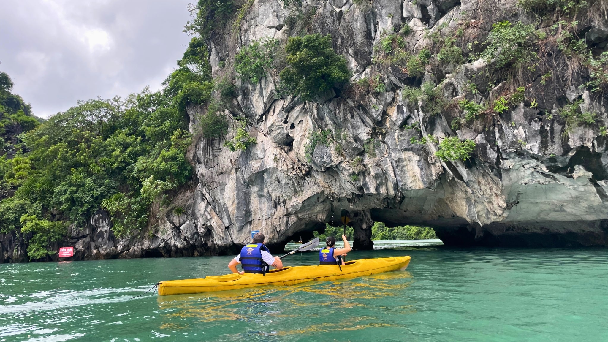Bear a resemblance to Luon Cave, Dark & Bright Cave is best discovered on a kayak