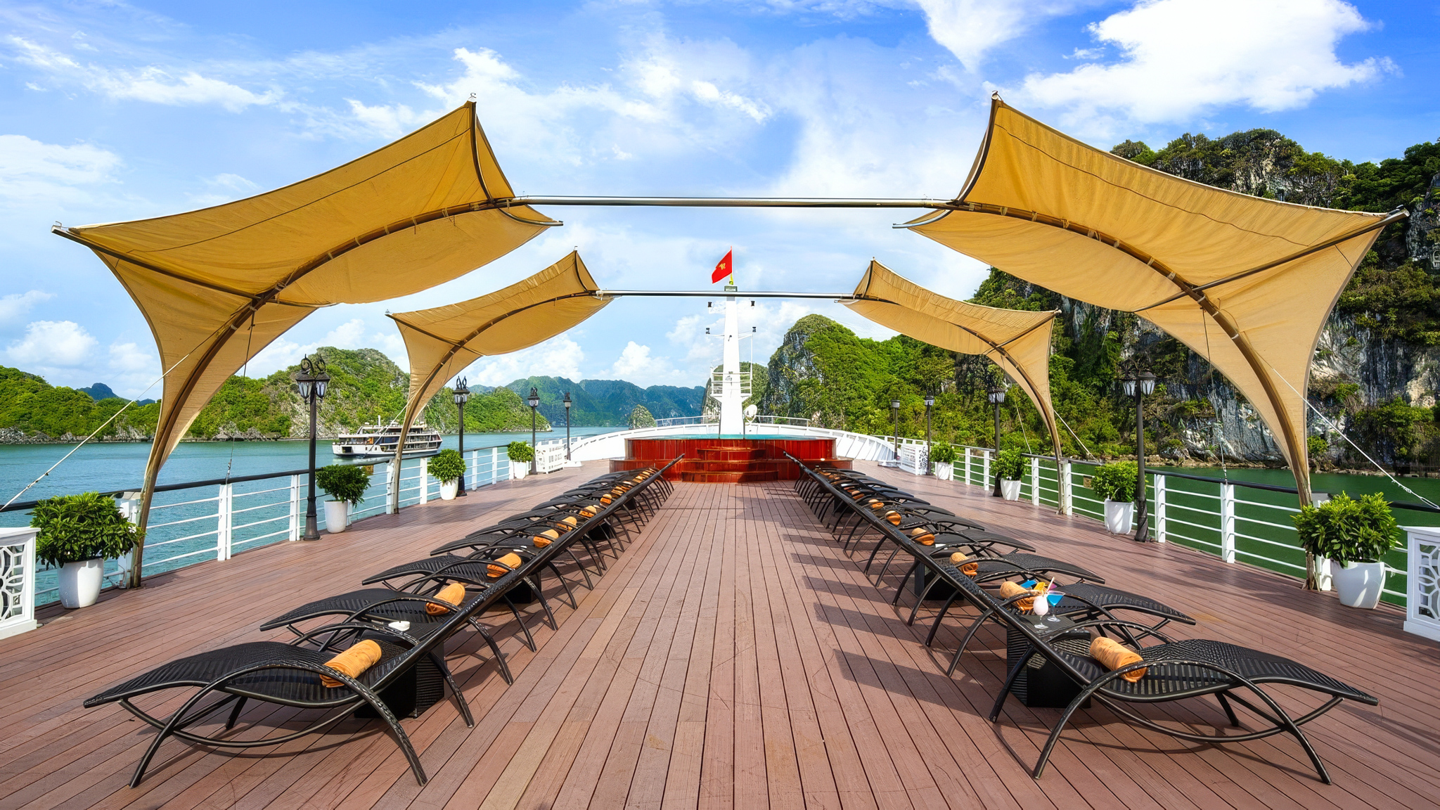 Clean and well-maintained sundeck, an ideal spot to sunbathe and sightsee