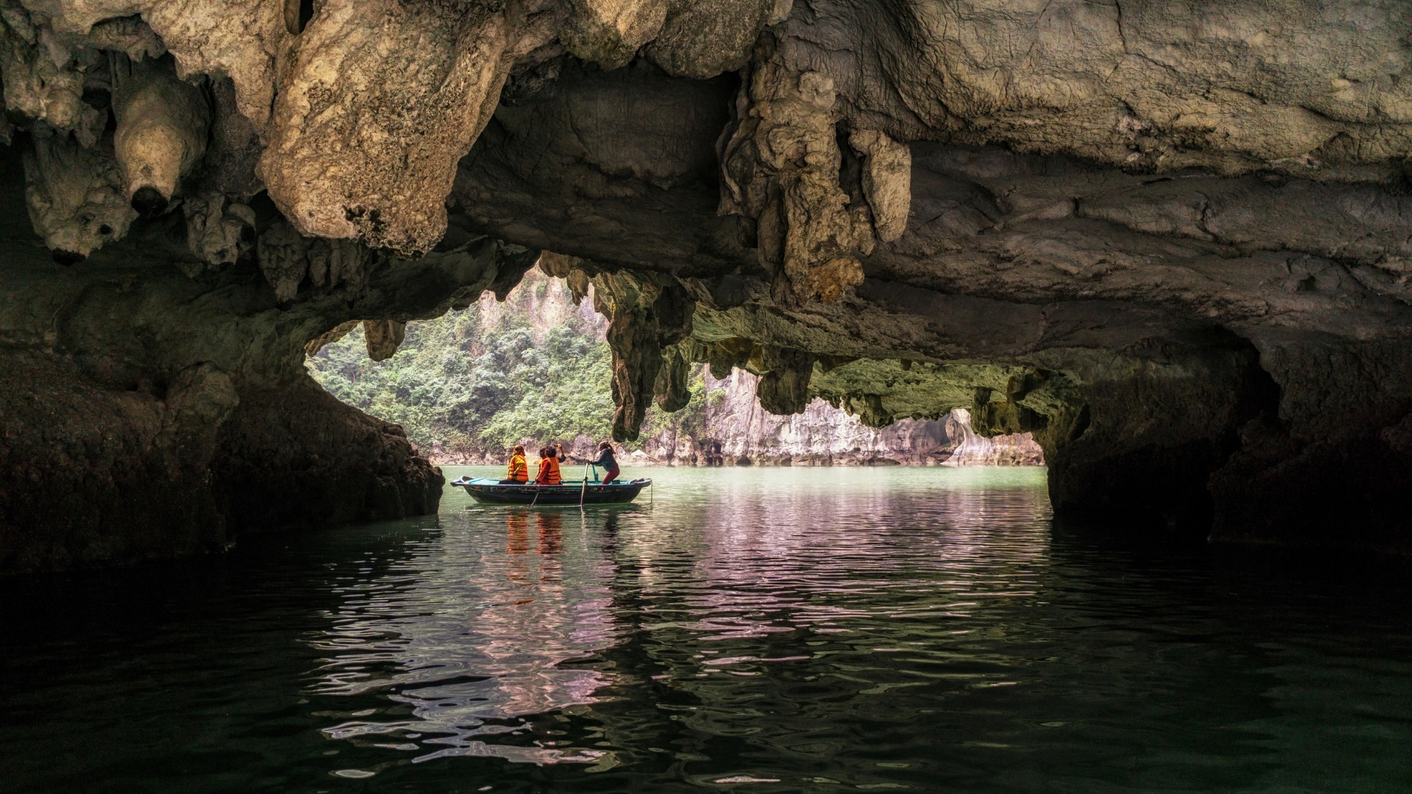 The excursion to Luon Cave will leave you in awe of nature's incredible beauty.