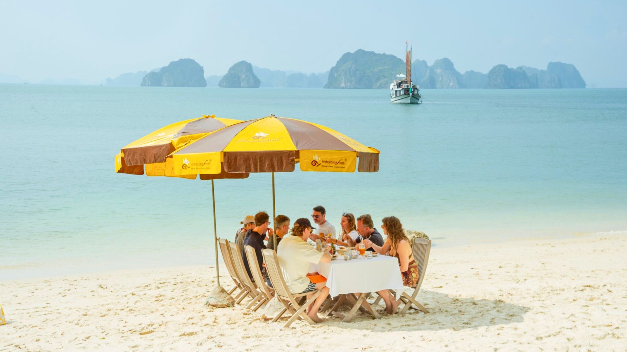 The BBQ lunch offers freshly grilled dishes and an awe-inspiring atmosphere.