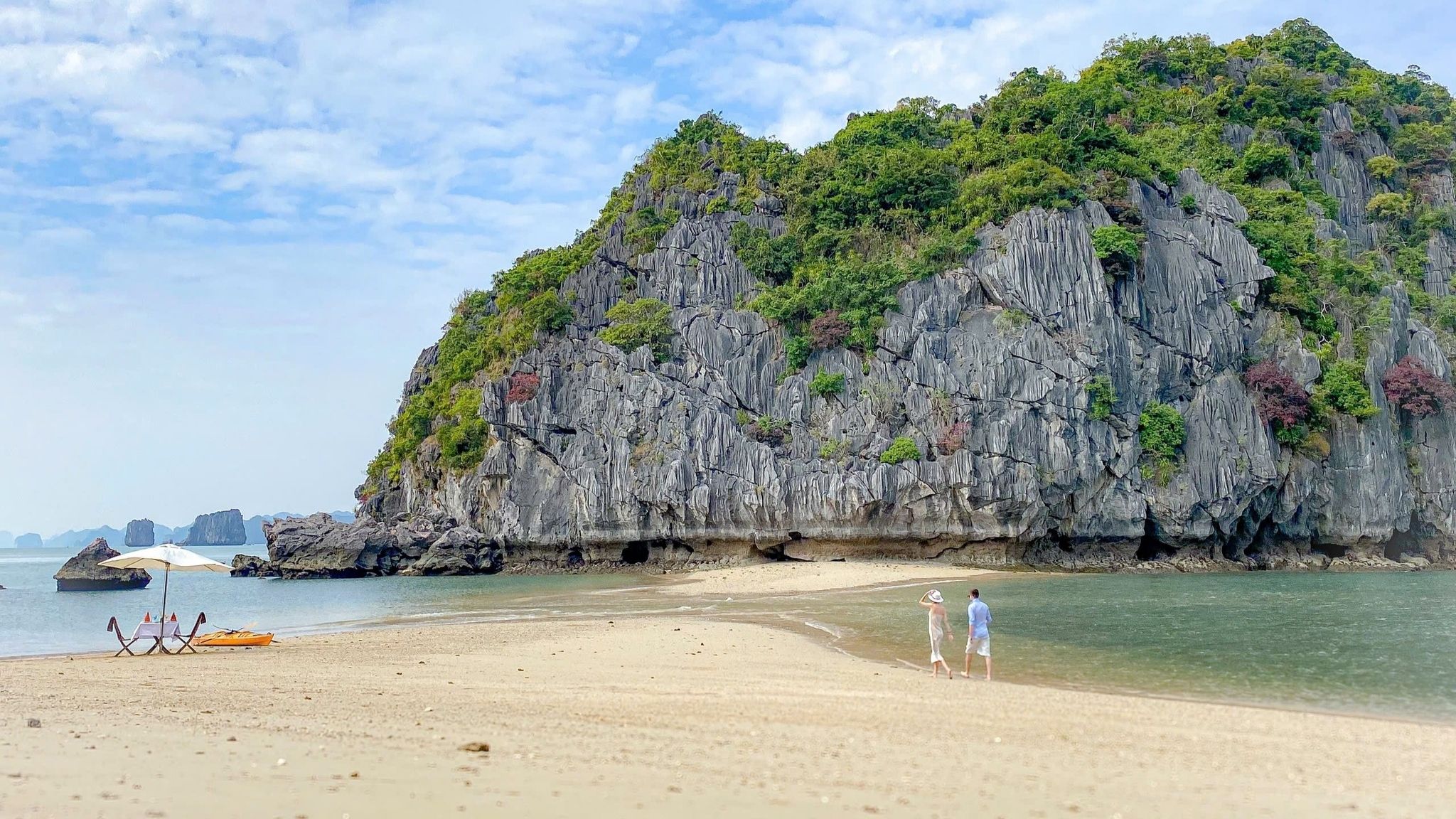 Take a walk along the beach in Cong Dam to find your inner peace