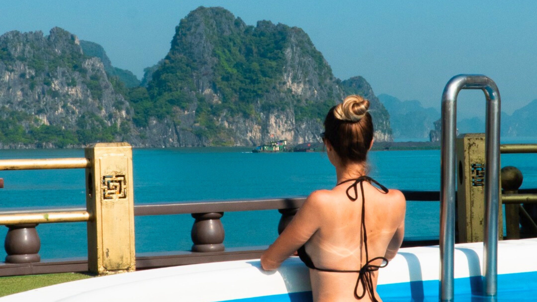 It&rsquo;s one of few cruises offering an outdoor jacuzzi for relaxation and sightseeing.