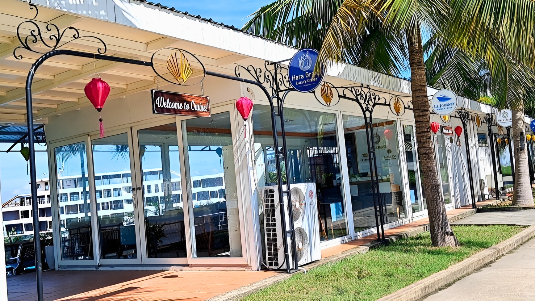 The Hera Grand Cruise Waiting Lounge at No.12, Tuan Chau Harbor