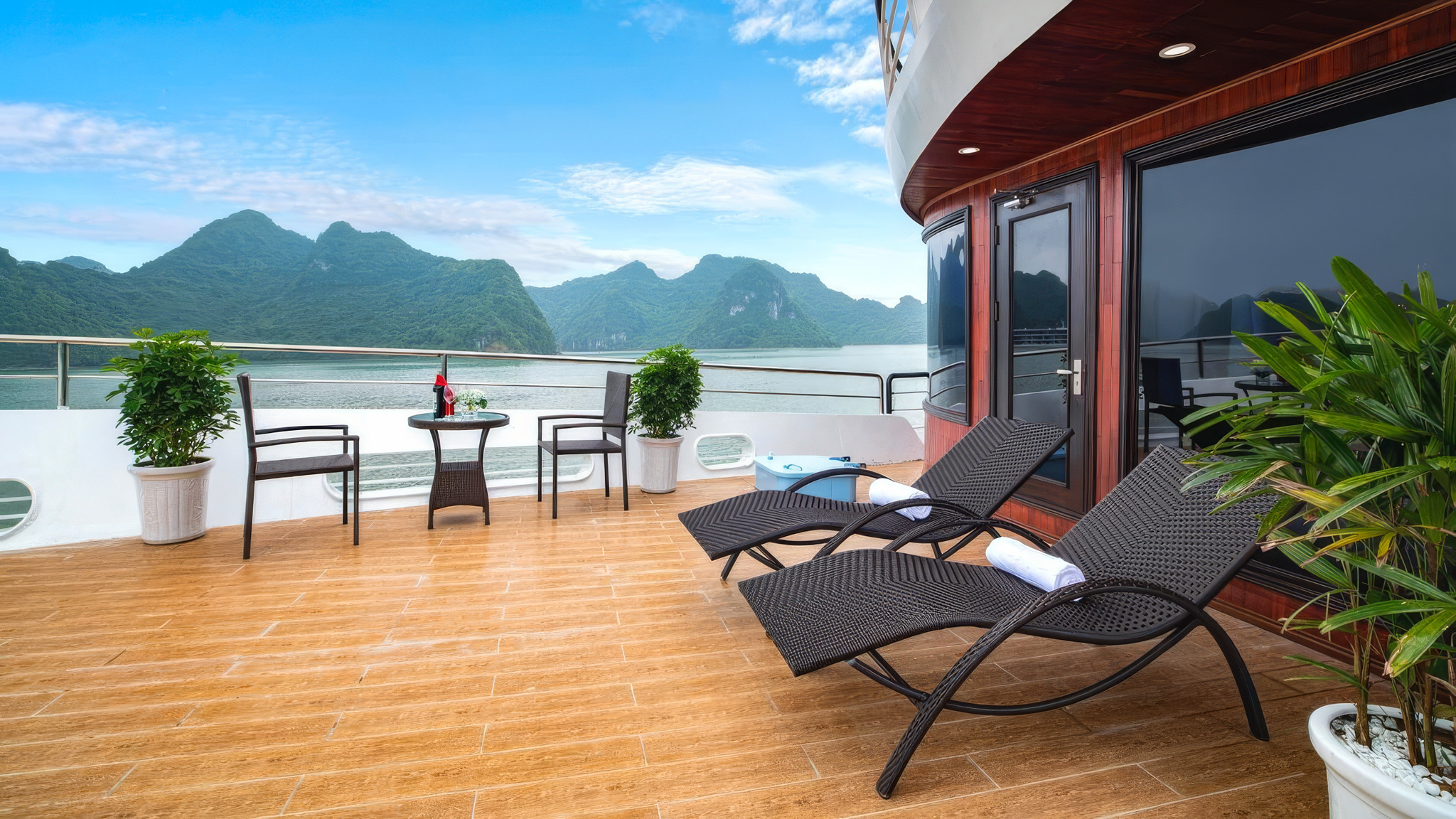 Huge Private Terrace with Sunbeds